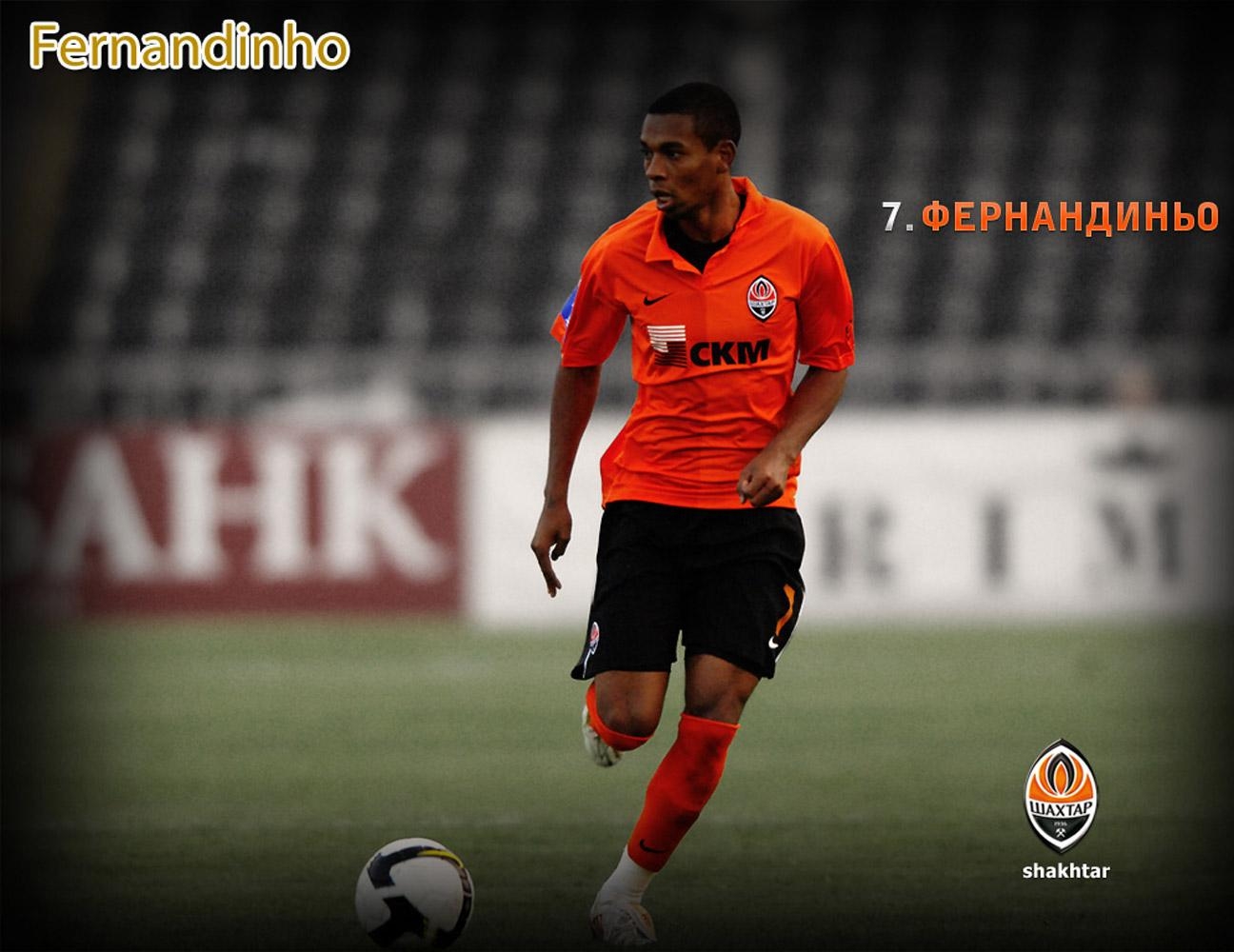 1300x1000 Fernandinho Football Wallpaper, Desktop