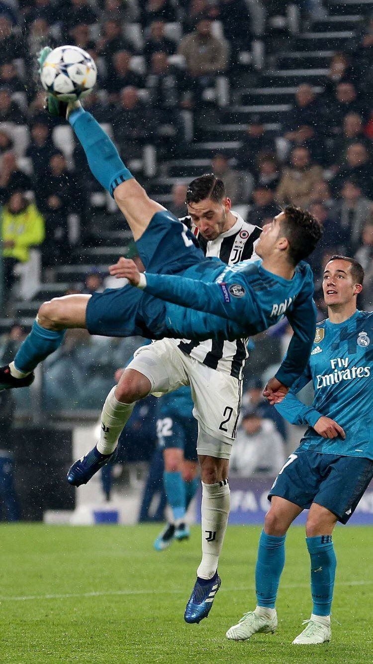 750x1340 Ronaldo's breathtaking bicycle kick against Juventus, which was followed by an overwhelming standing ova. Ronaldo goals, Cristiano ronaldo goals, Ronaldo football, Phone