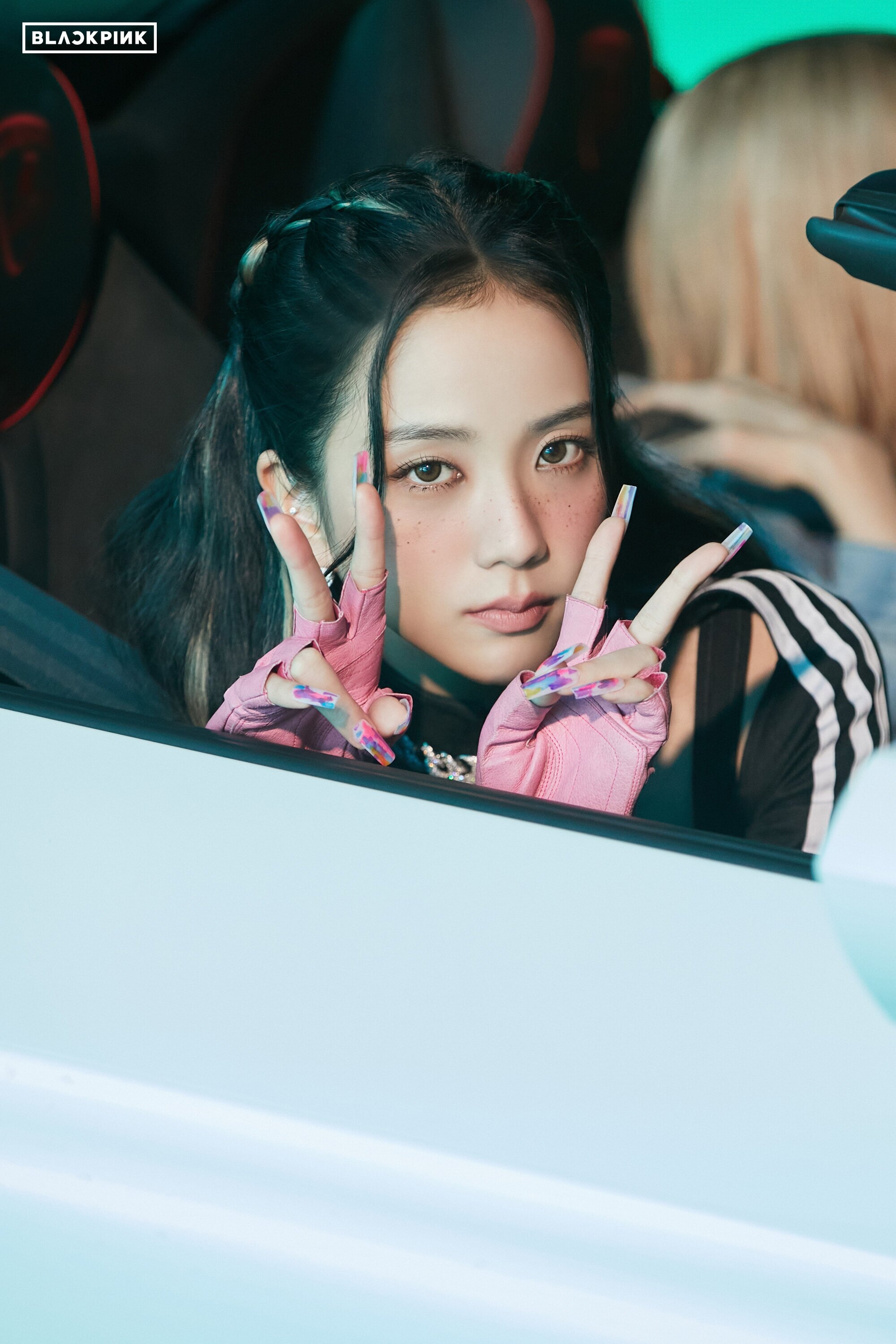 2000x3000 BLACKPINK Weverse update - 'Shut, Phone