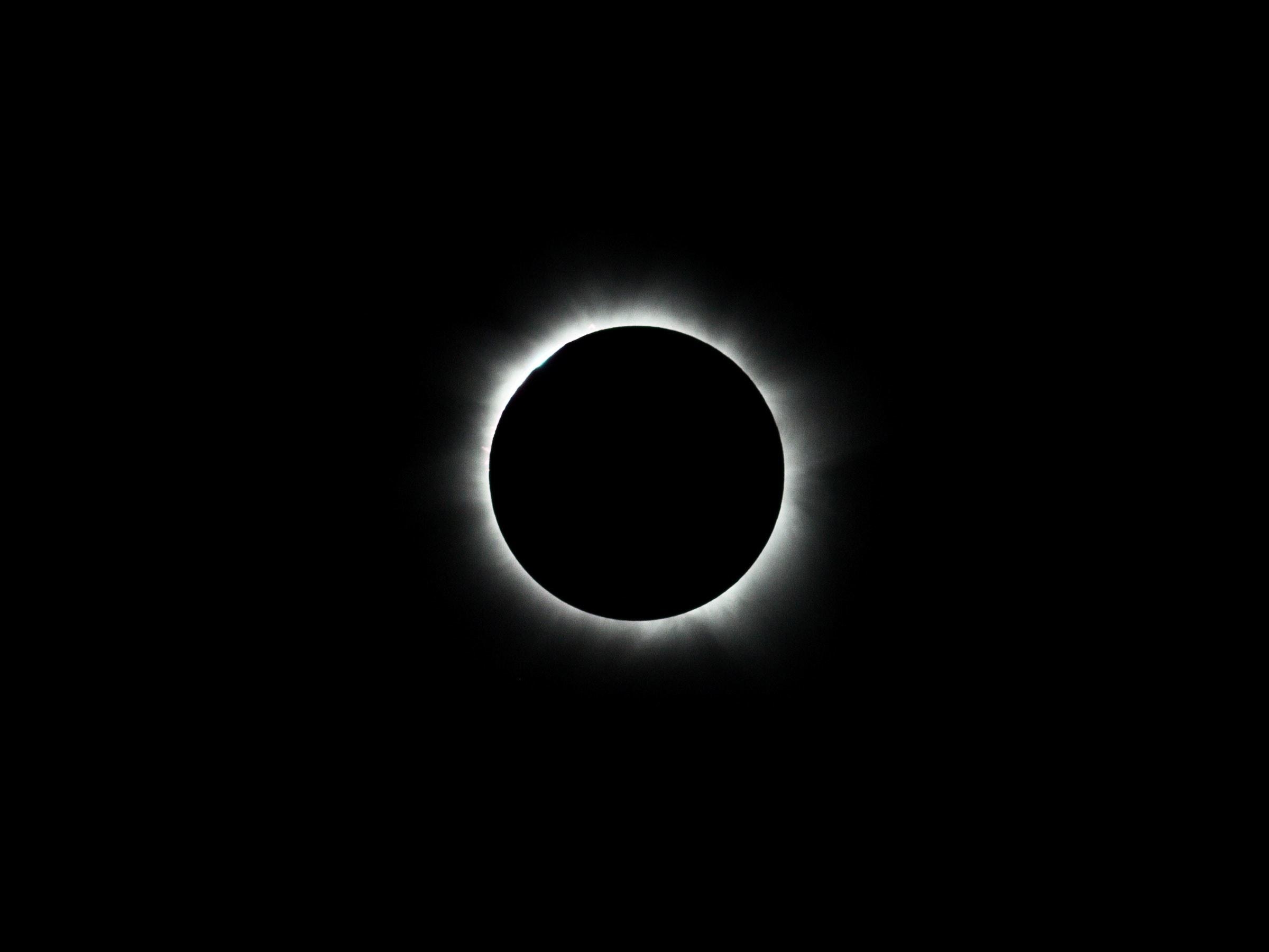 2400x1800 Eclipse Picture, Desktop