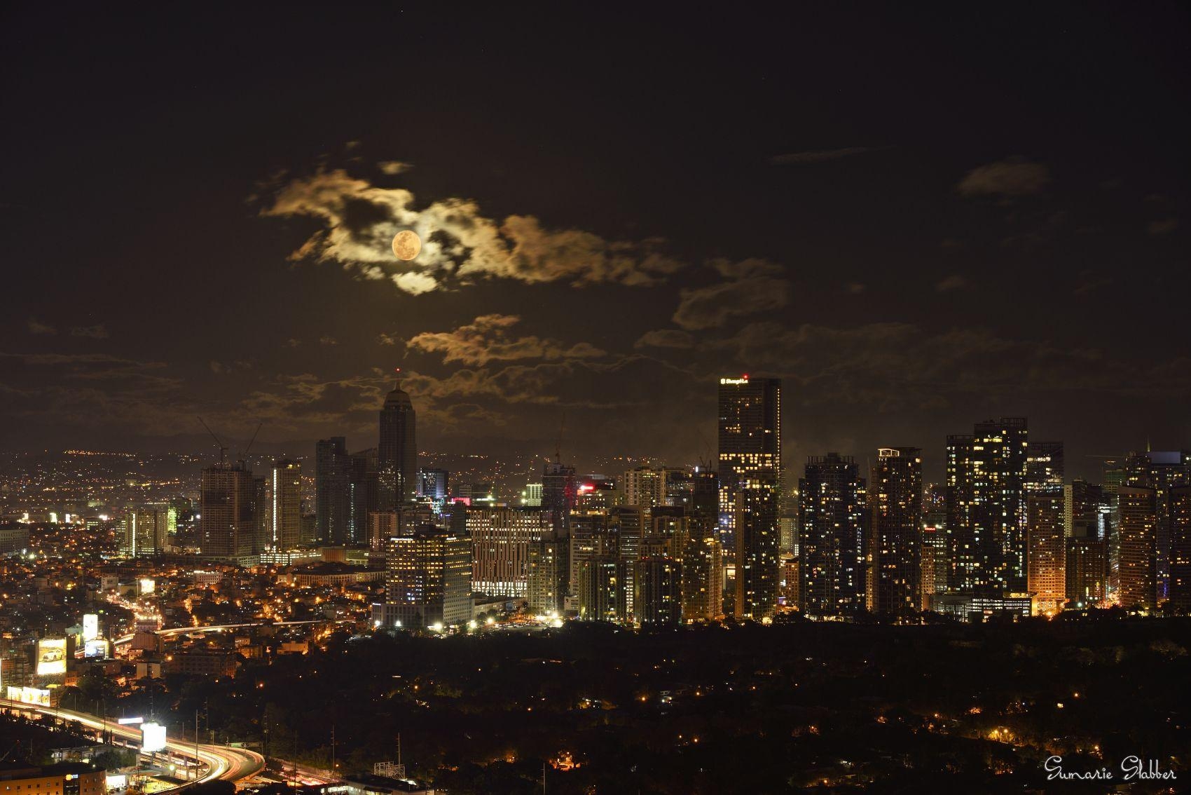 1700x1140 Wallpaper, sumarieslabber, city, Moon, clouds, Manila, Desktop