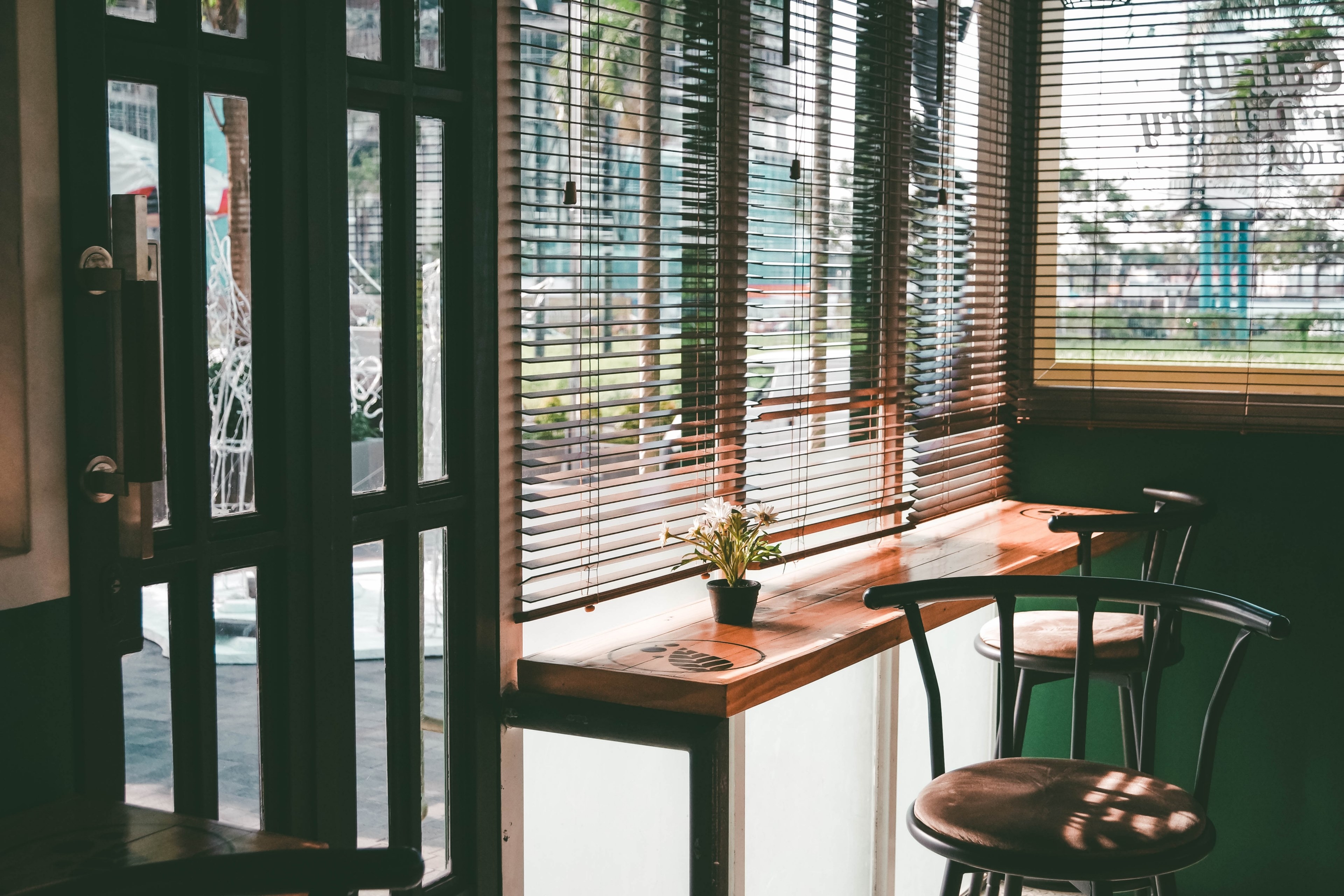 3840x2560 Wallpaper / bar stools near a counter under blinded windows in the corner of a coffee shop, cozy coffee shop corner 4k wallpaper free download, Desktop