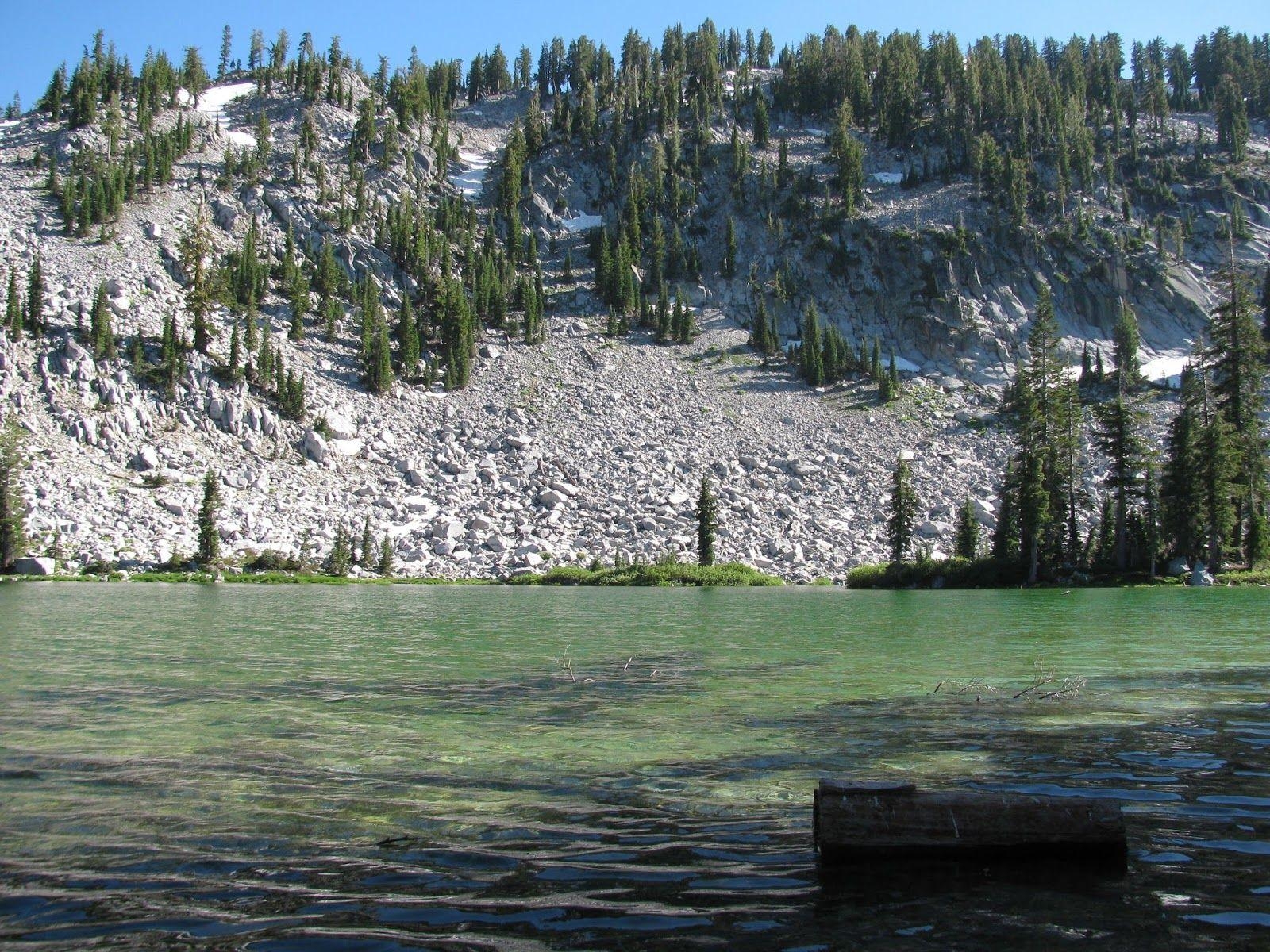 1600x1200 Weekend Wanderluster: Cliff Lake Lassen Volcanic National Park, Desktop