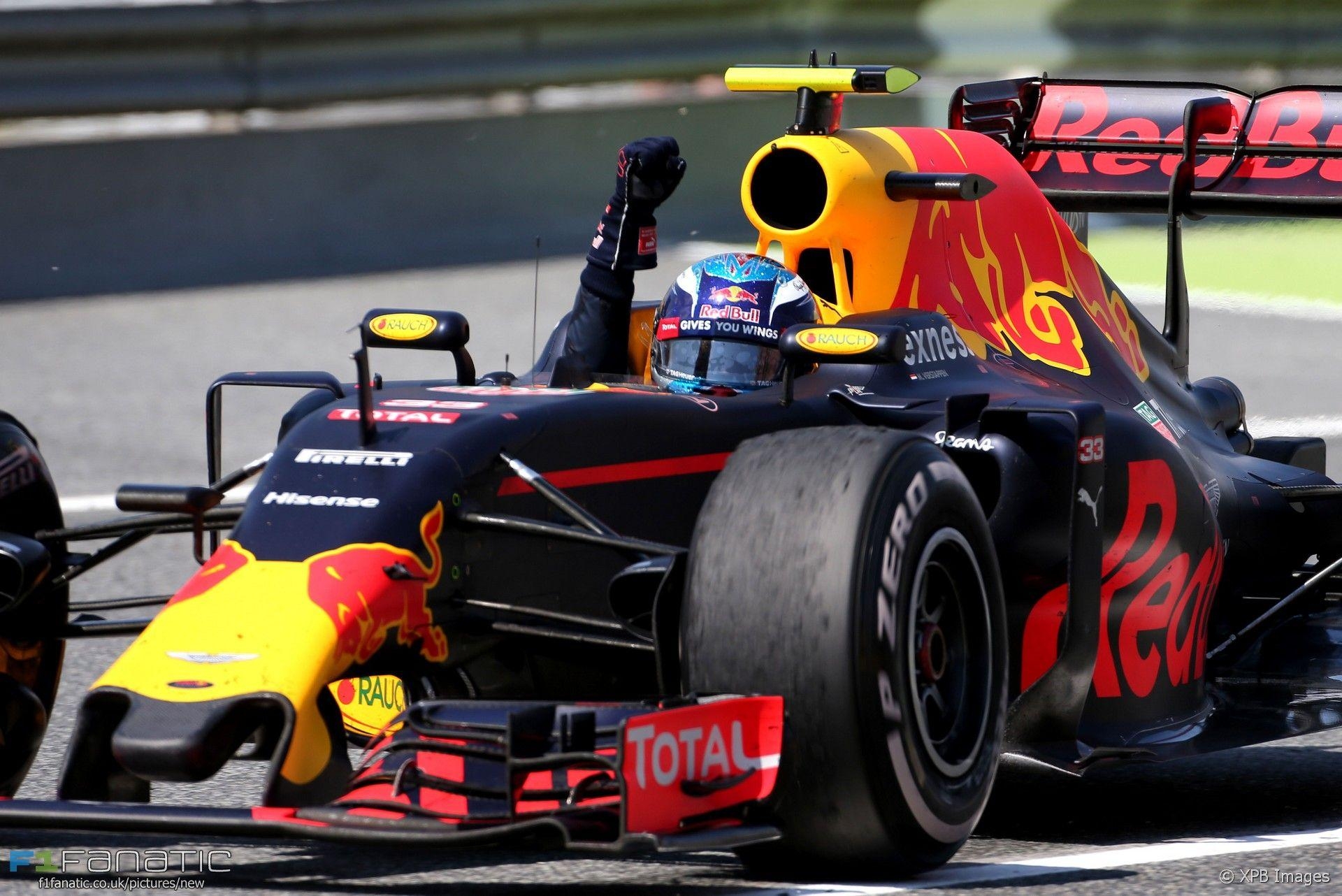 1920x1290 Max Verstappen, Red Bull, Circuit de Catalunya, 2016 · F1 Fanatic, Desktop