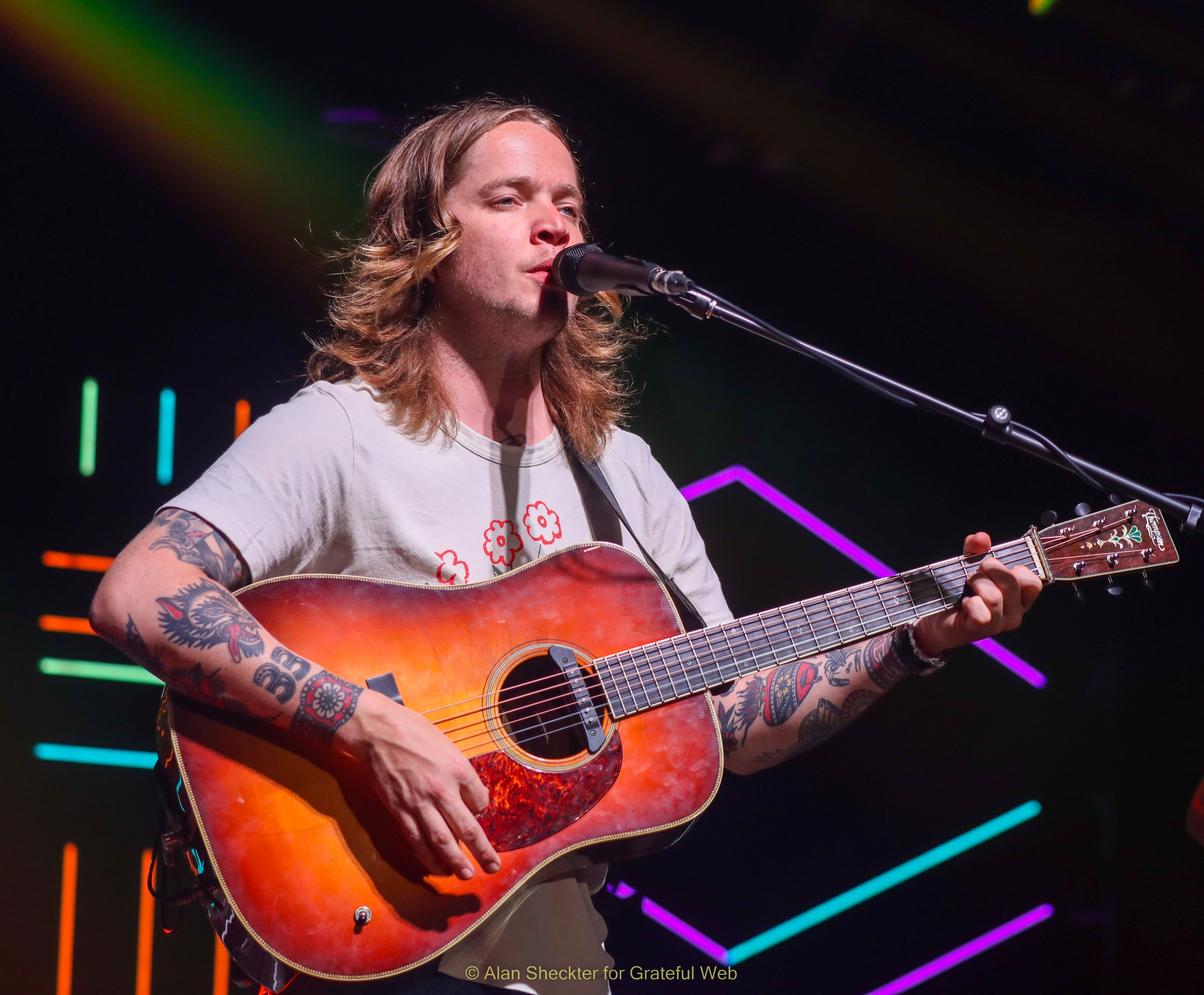 4880x4030 Billy Strings Creative Loafing, Desktop
