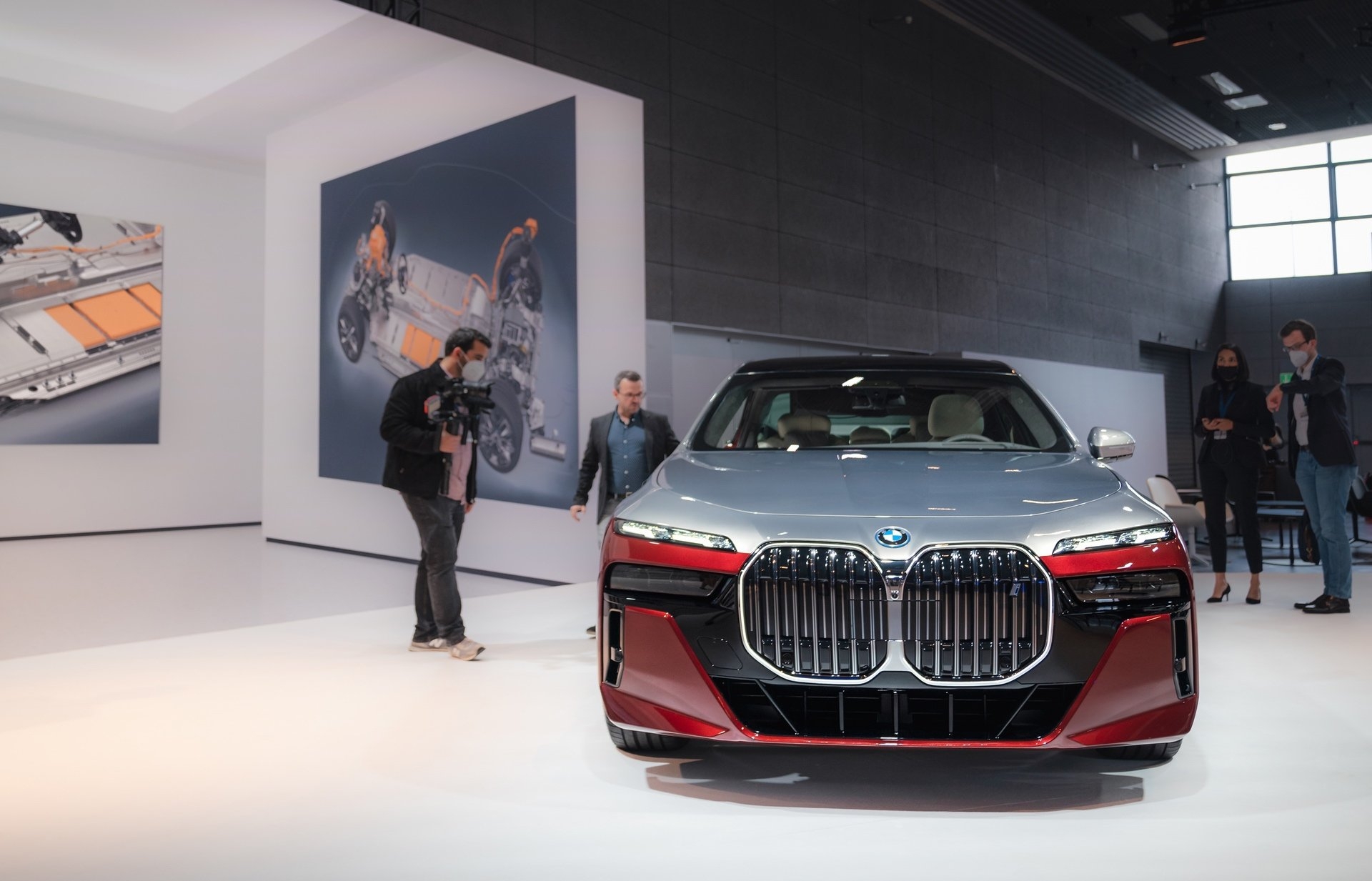1920x1240 2023 BMW 7 Series and i7 image live from Olympiapark, Desktop