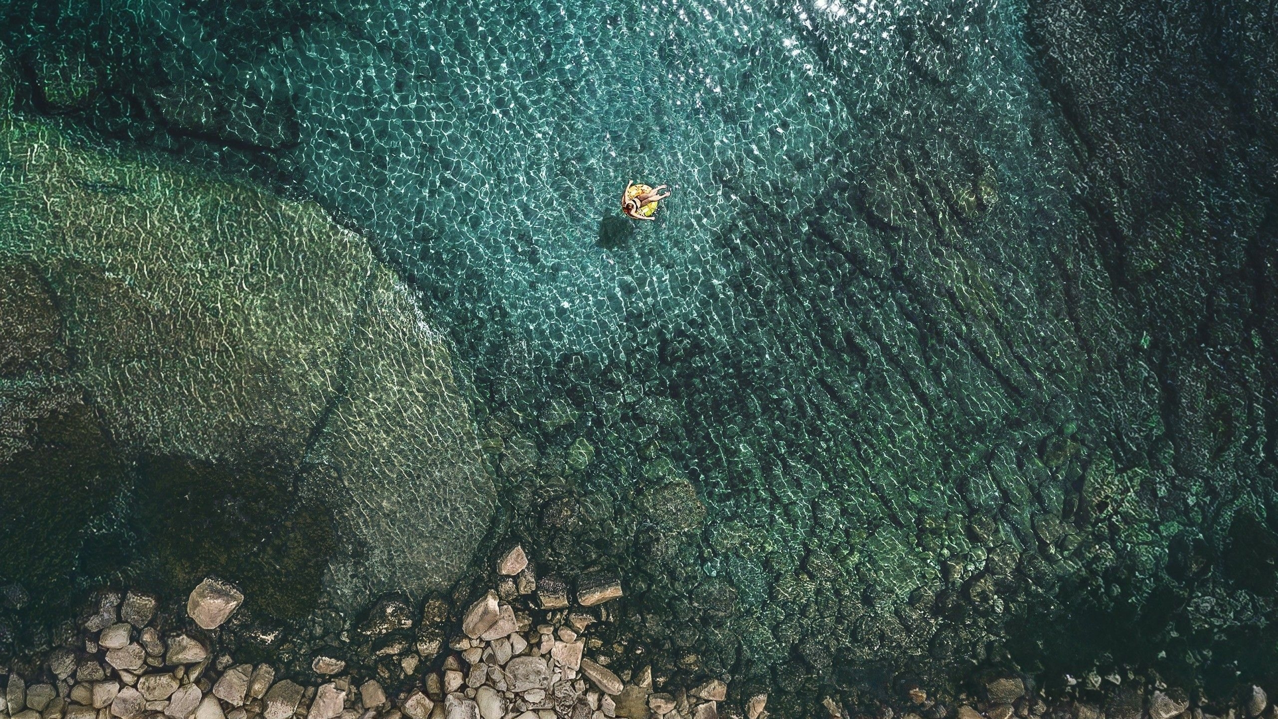 2560x1440 Wallpaper iOS 4k, sea, OS, Desktop