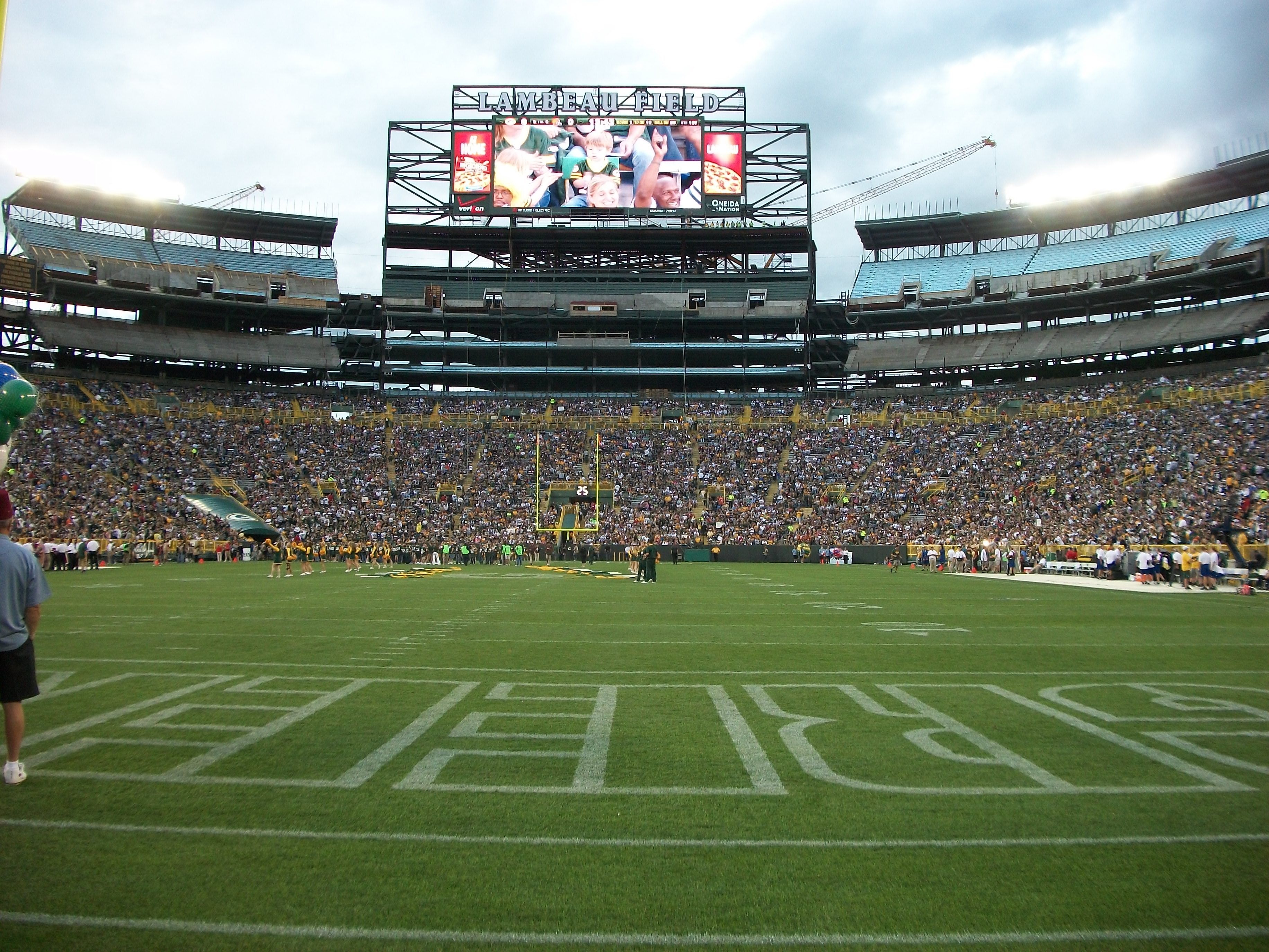 3670x2750 Lambeau Field is an outdoor athletic stadium in Green Bay, Desktop