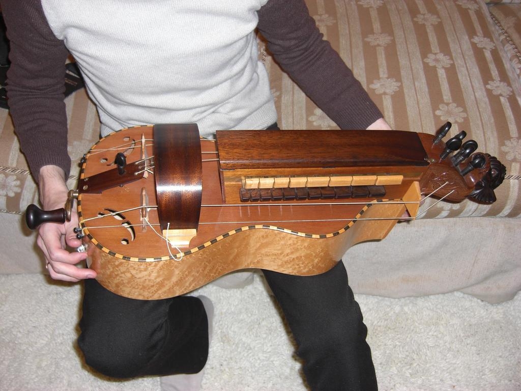 1030x770 My Friend's Hurdy Gurdy. By Bernard Dimet. ♫, Desktop