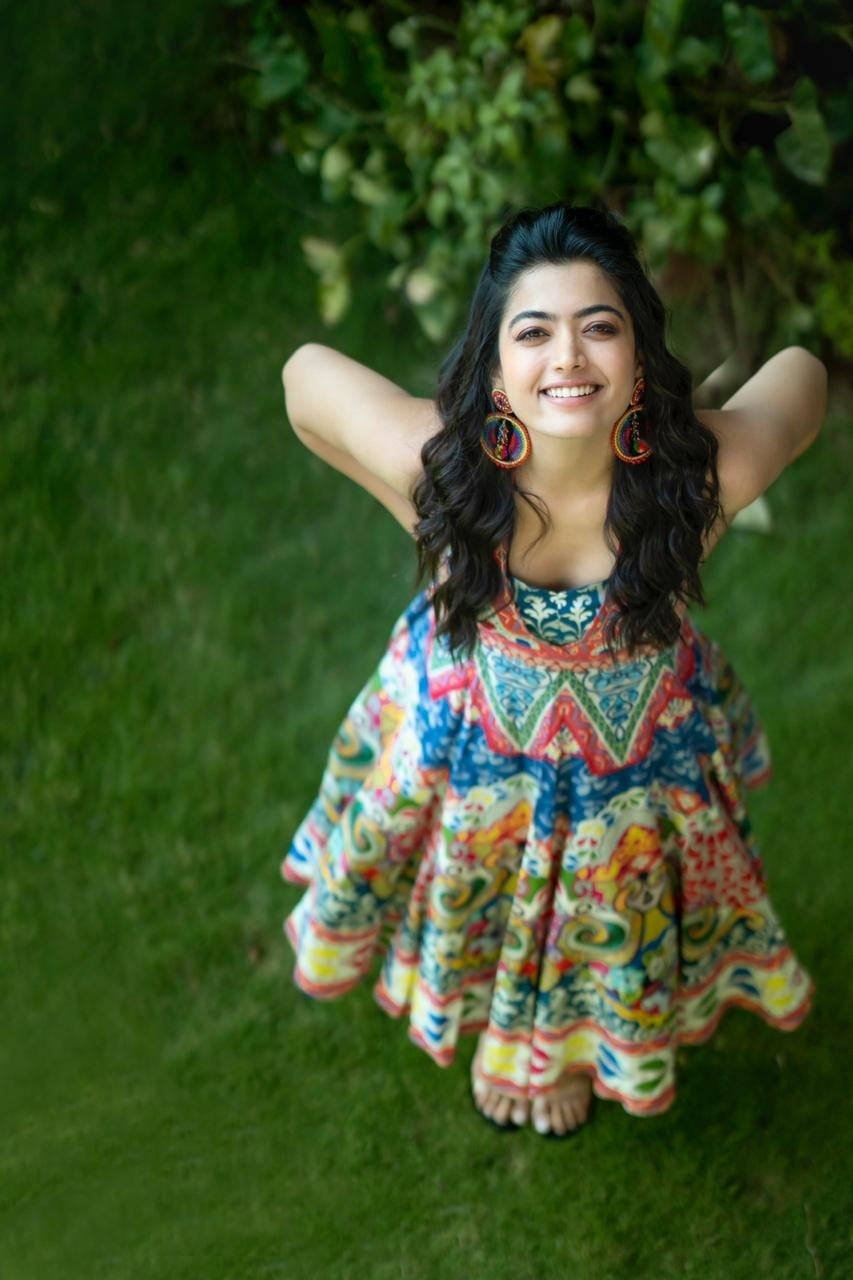 860x1280 Rashmika Mandanna HD Wallpaper & Background For FREE, Phone