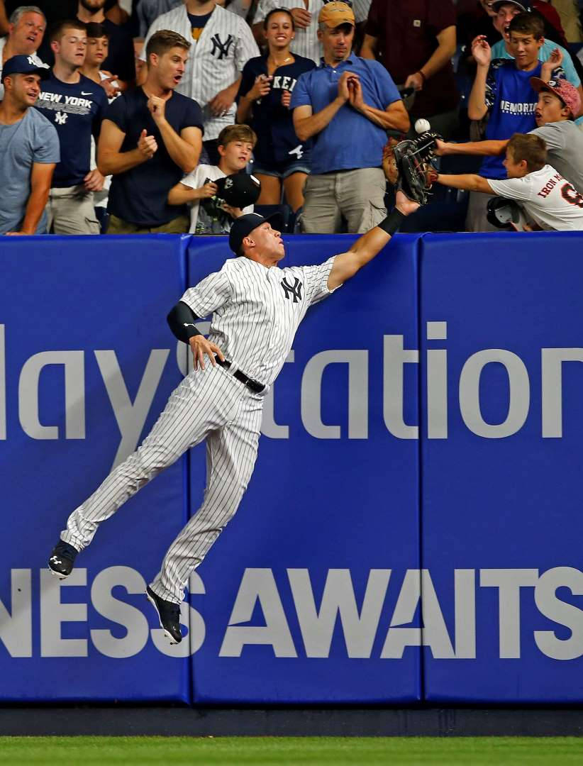 830x1080 Download free Aaron Judge Catching, Phone