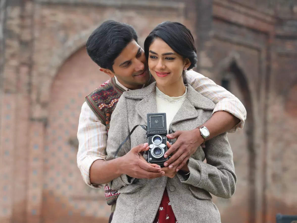 1200x900 Sita Ramam' box office collection Day 2: Dulquer Salmaan, Mrunal Thakur and Rashmika Mandanna's film collects around Rs 4.50 crore. Telugu Movie News of India, Desktop