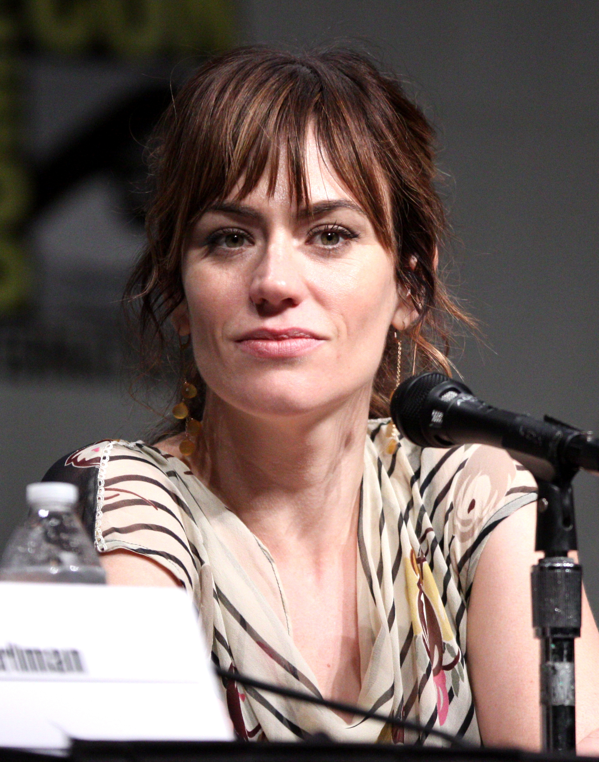 1970x2510 Maggie Siff, Phone