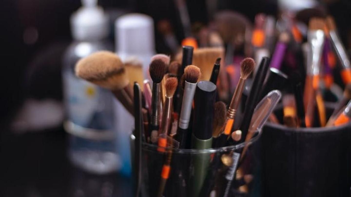 1440x810 Make Up Brushes That Can Multi Task, Desktop