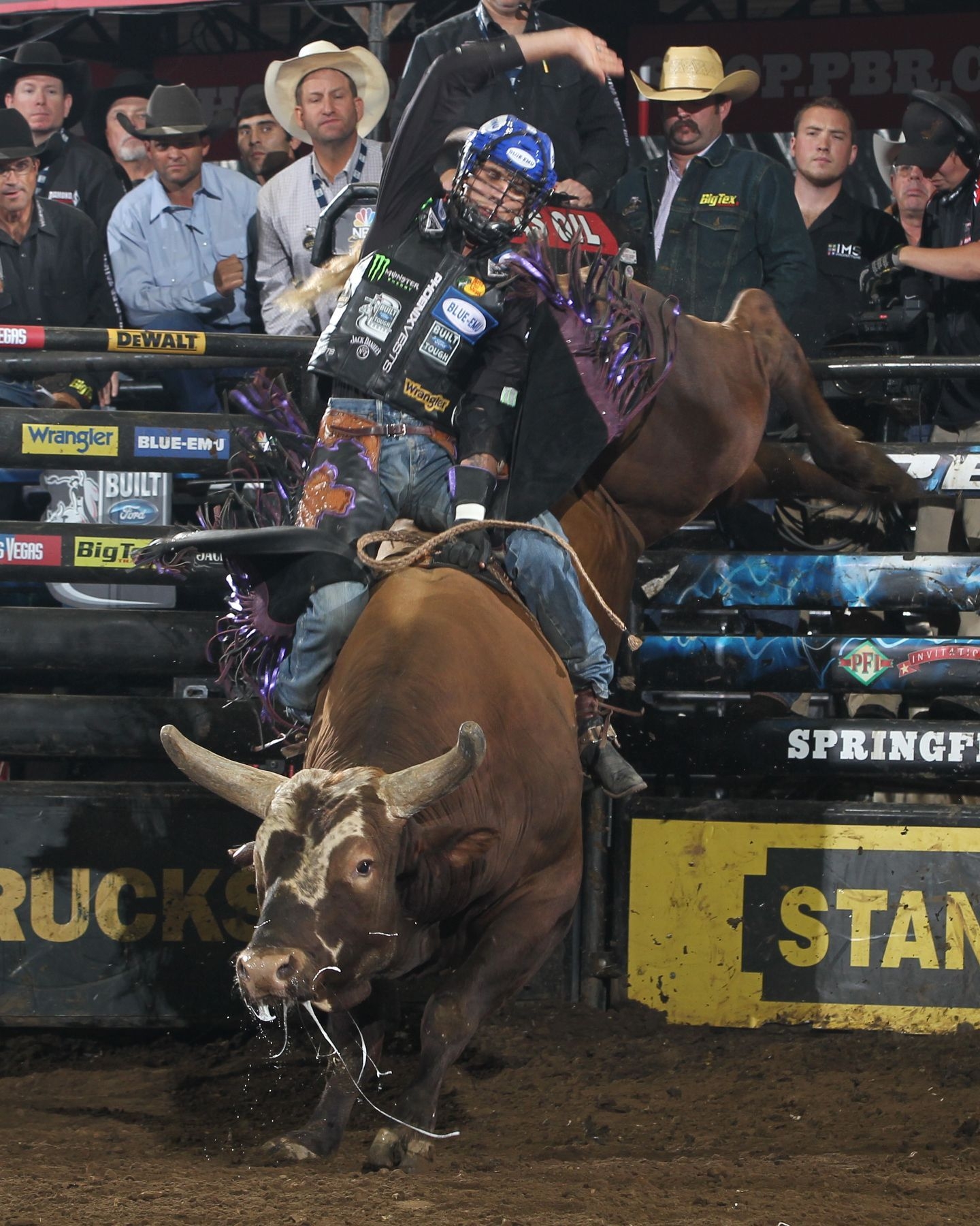 1440x1800 J.B. Mauney on Bushwacker. Pbr bull riders, Pbr bull riding, Bull riders, Phone