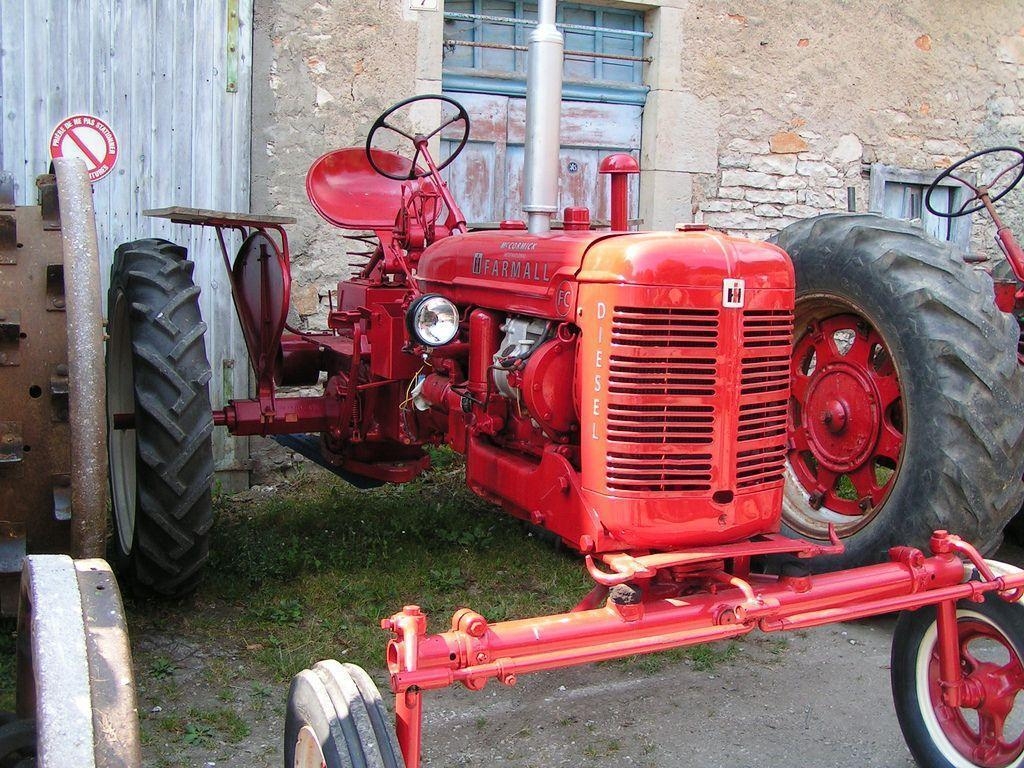 1030x770 McCormick International Farmall, Desktop