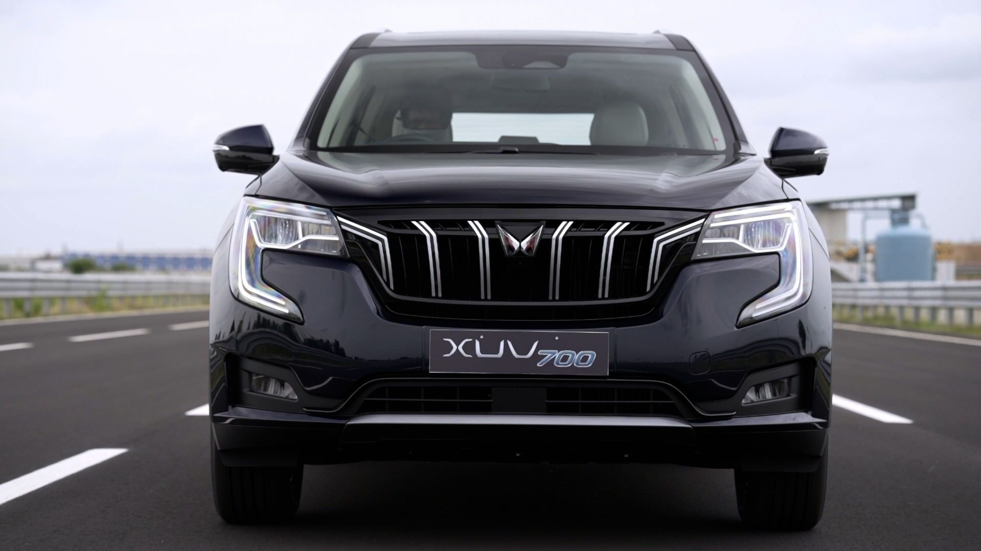 24 Mahindra XUV 700 Wallpapers PixelTabs