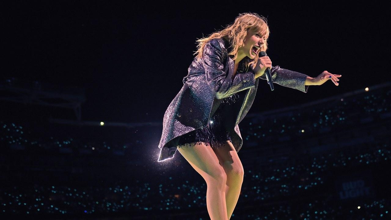 1280x720 Taylor Swift Had the Best Reaction to Her Onstage Set Malfunction, Desktop