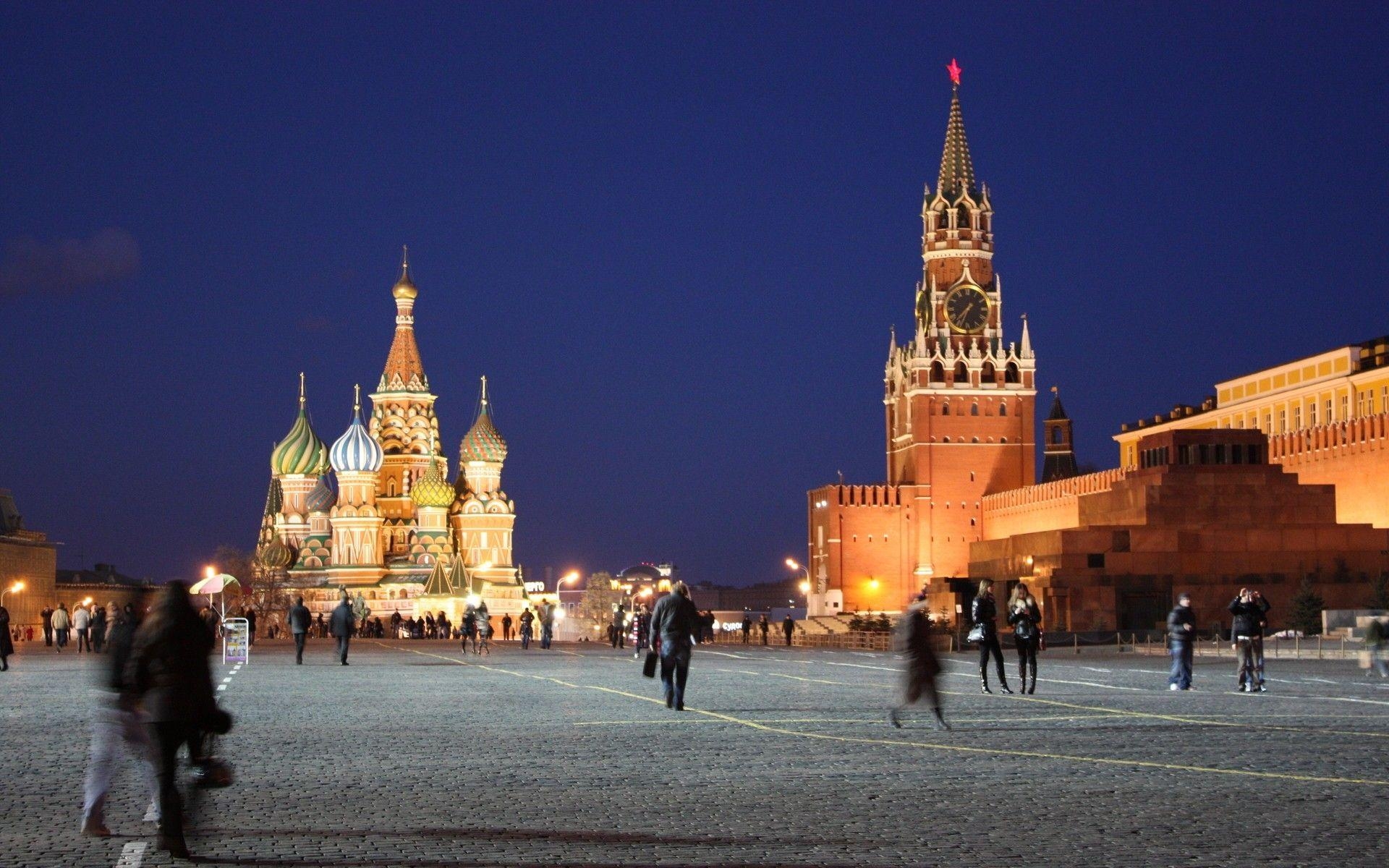 1920x1200 Wallpaper, Russia, Moscow, Kremlin, Red Square, people, movement, Desktop