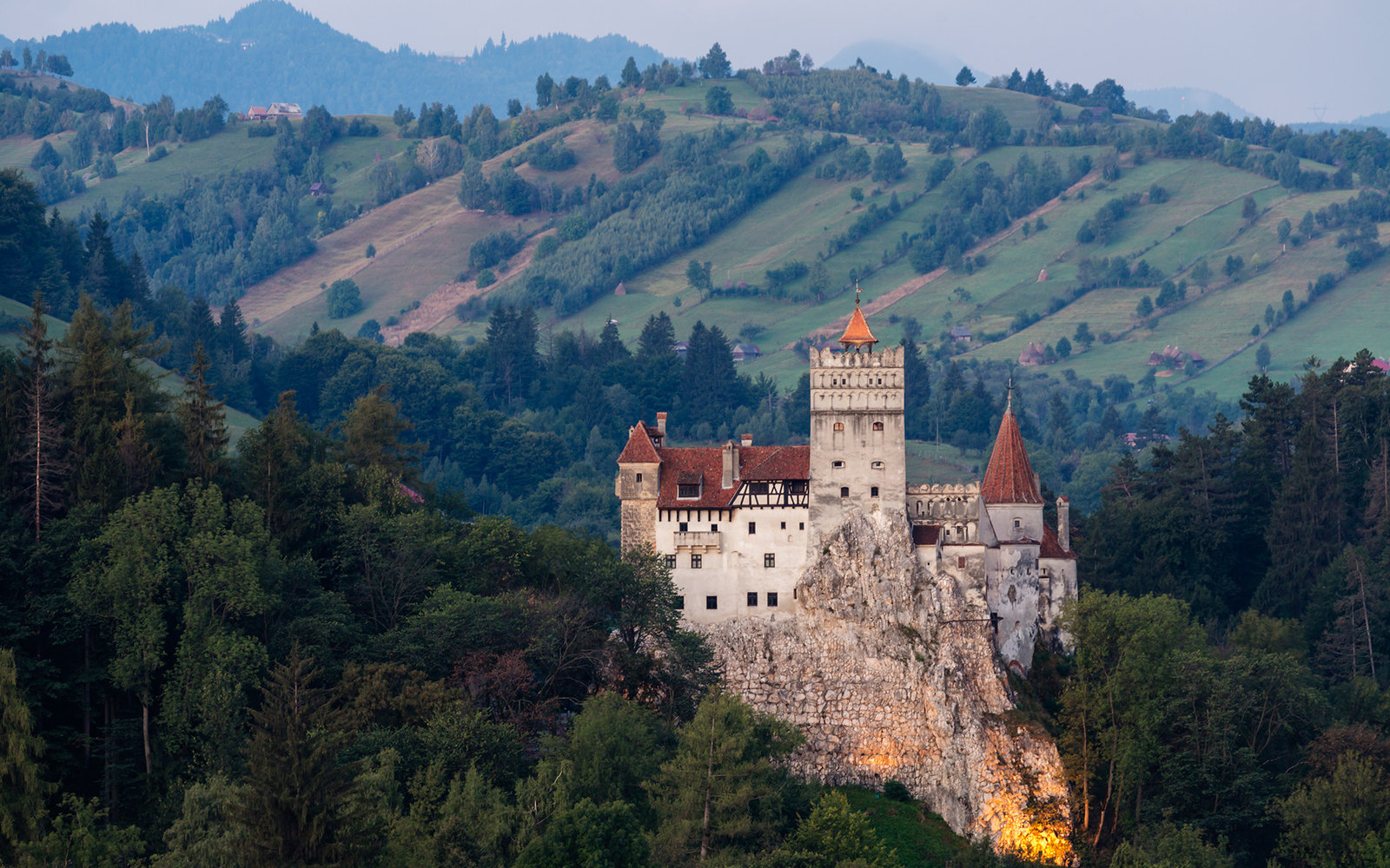 1600x1000 Dracula's Castle Is Now for $66 Million, Desktop