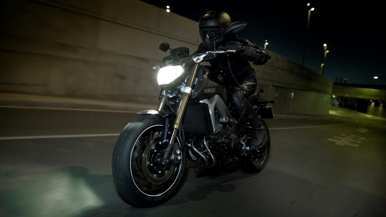 1600x900 harga yamaha mt 09, Desktop