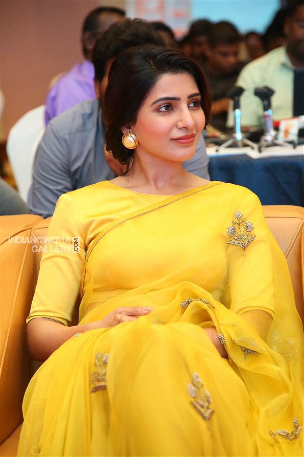 1000x1500 Samantha In Yellow Saree Stills 3, Phone