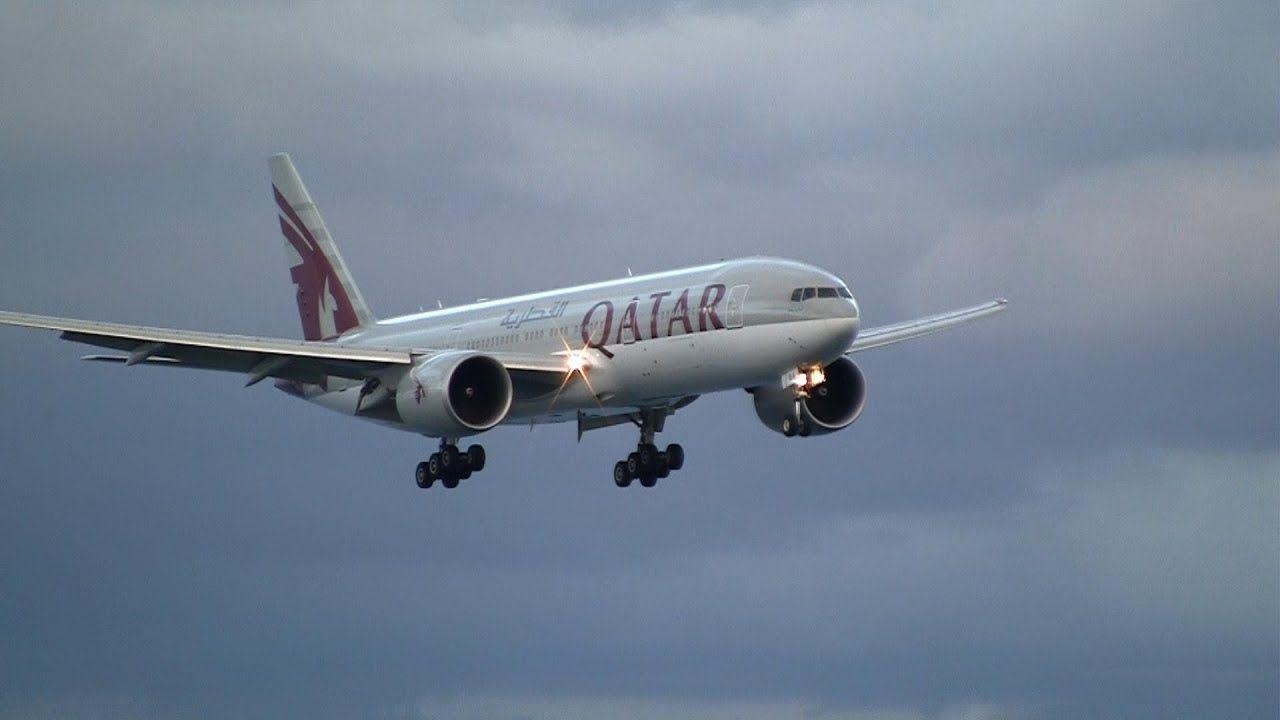 1280x720 Qatar Airways Boeing 777 200LR Crosswind Landing, Desktop