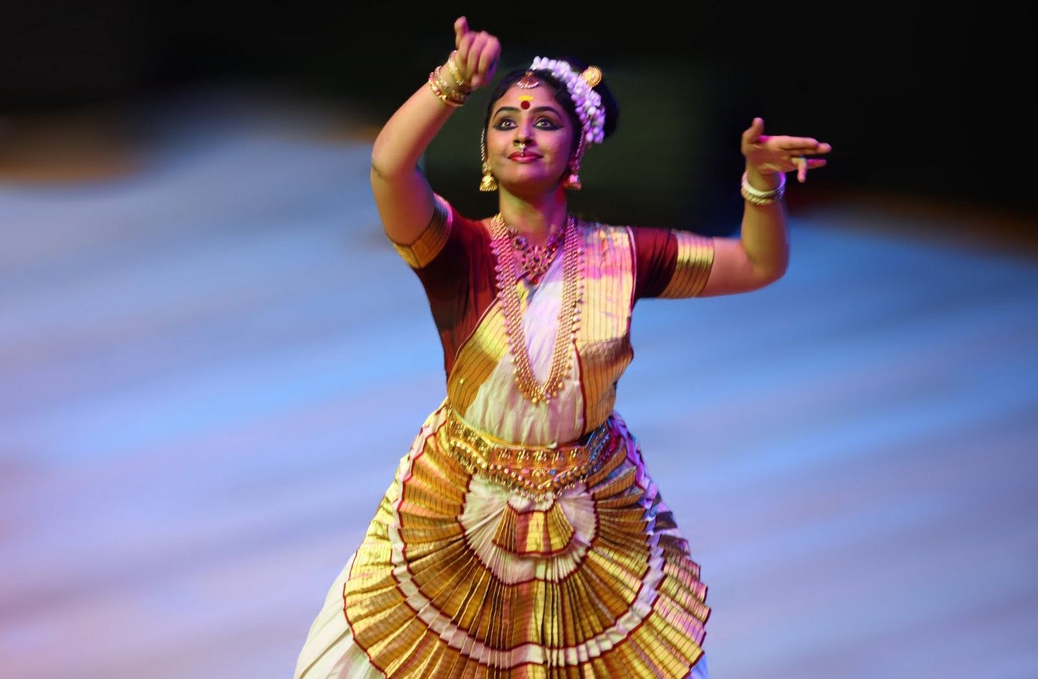 1520x990 mohiniyattam wallpaper, Desktop