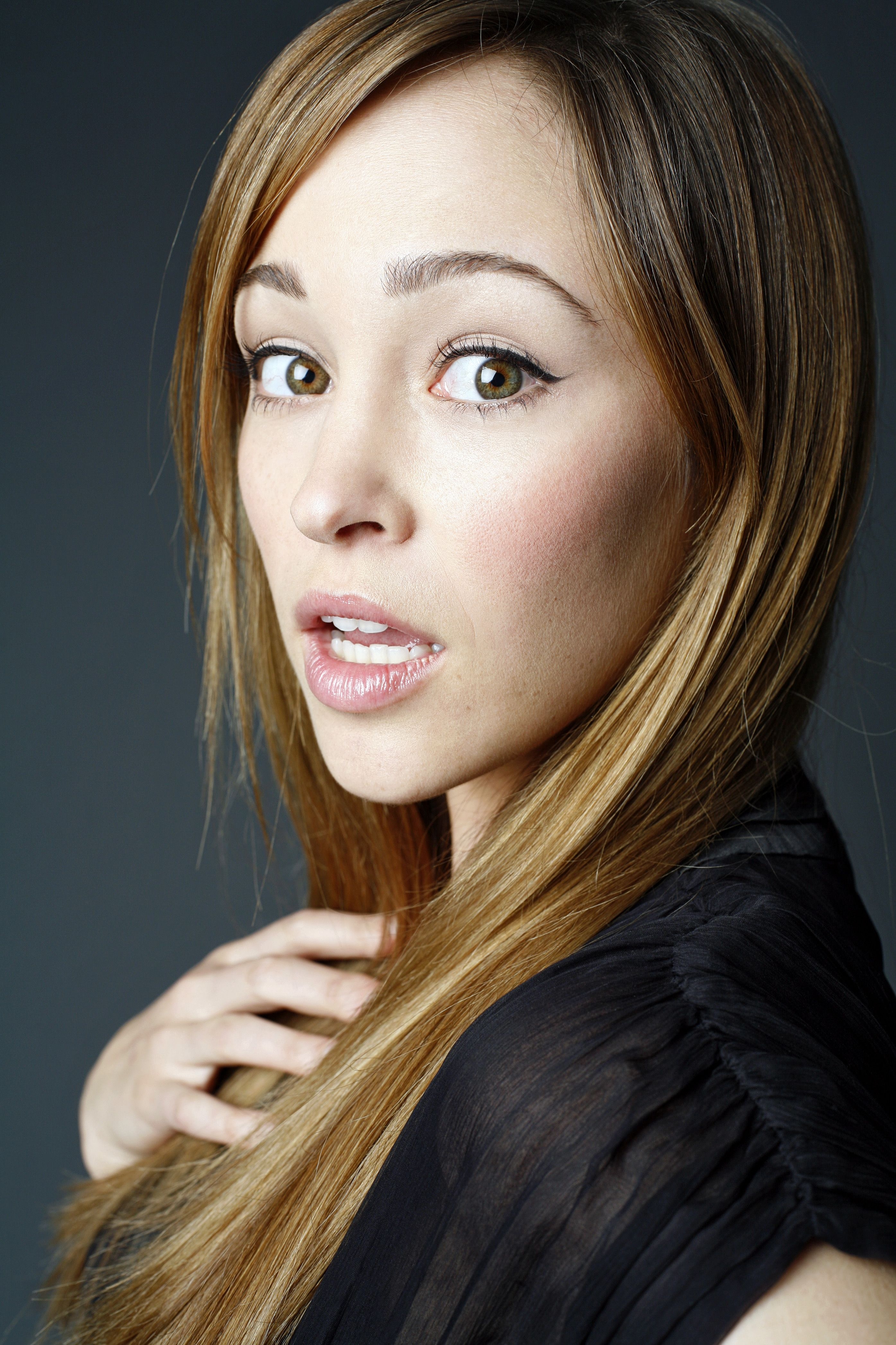 2790x4190 autumn reeser actress HD 16710. Gorgeous women, Women, Autumn, Phone