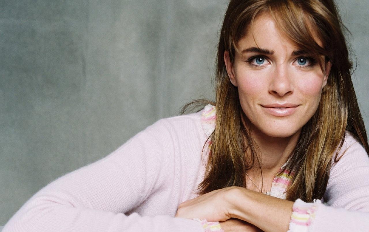 1280x810 Amanda Peet Pink 3 wallpaper. Amanda Peet Pink 3, Desktop