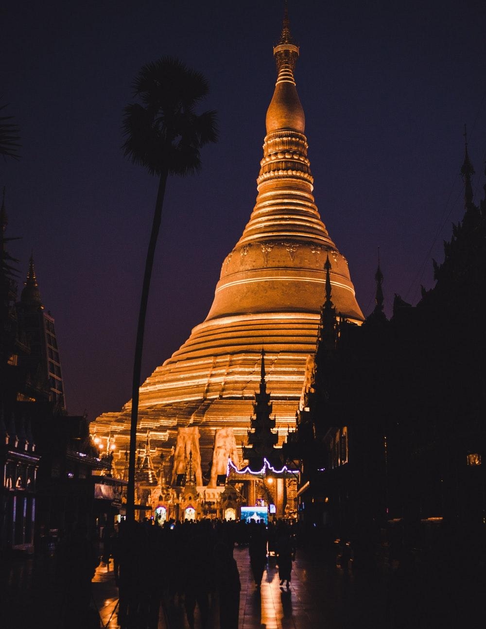 1000x1300 The Shwedagon Pagoda in Yangon, Myanmar photo, Phone