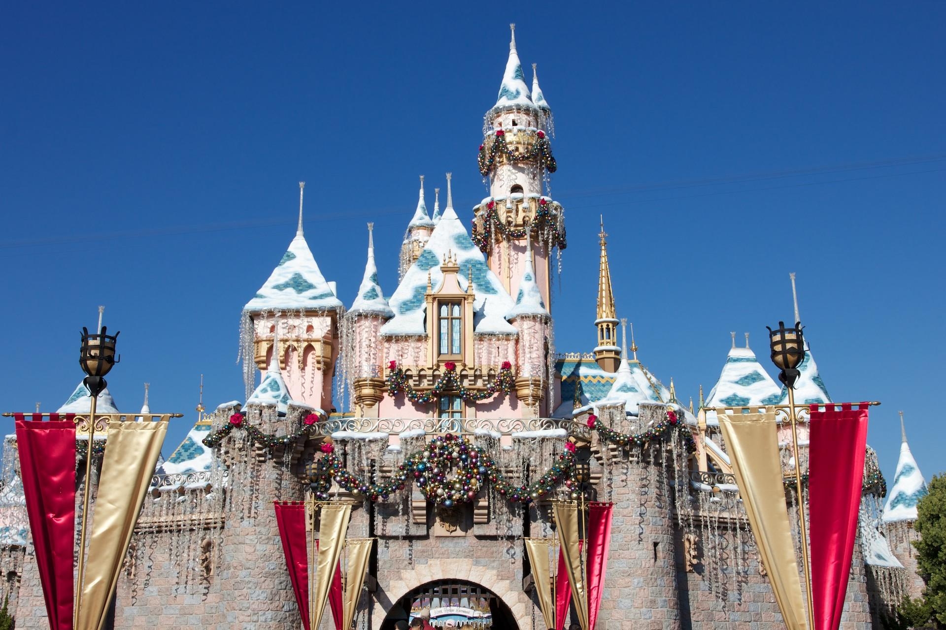 1920x1280 Sleeping Beauty Castle Disneyland California at Christmas, Desktop