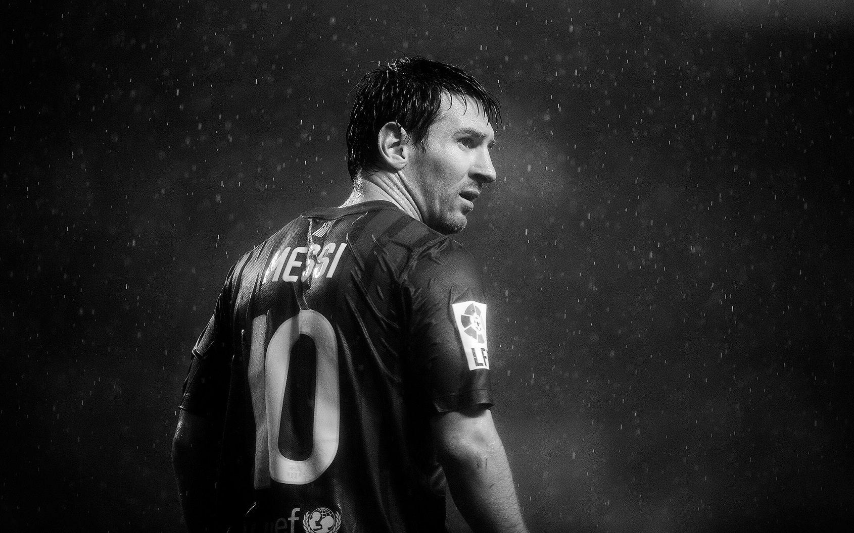 1690x1060 Lionel Messi Black White Photo Raining, Desktop