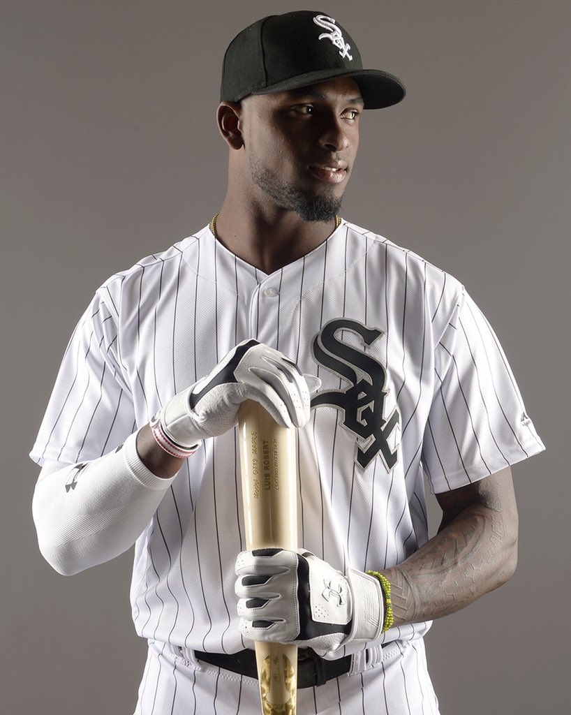 820x1030 Chicago White Sox Robert looking, Phone