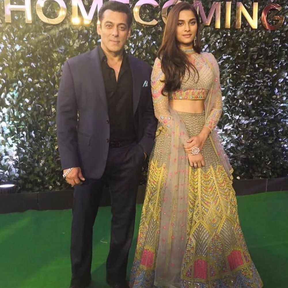 1000x1000 Saiee M Manjrekar on Instagram: “IIFA 2019, Phone