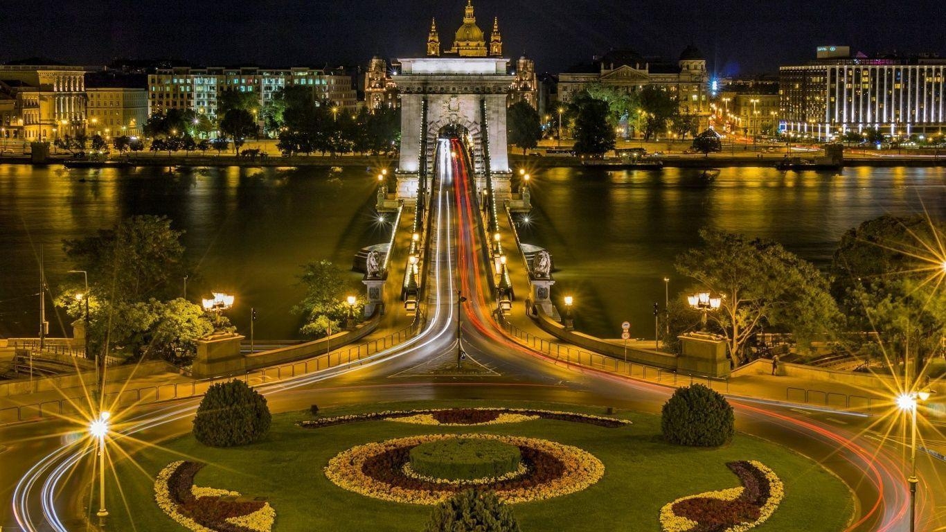 1370x770 Chain bridge hungary Wallpaper, Desktop