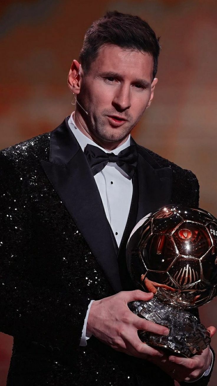 740x1310 Messi Black Shiny Suitth ballon d'or 2021. Messi, Suit style, Black, Phone