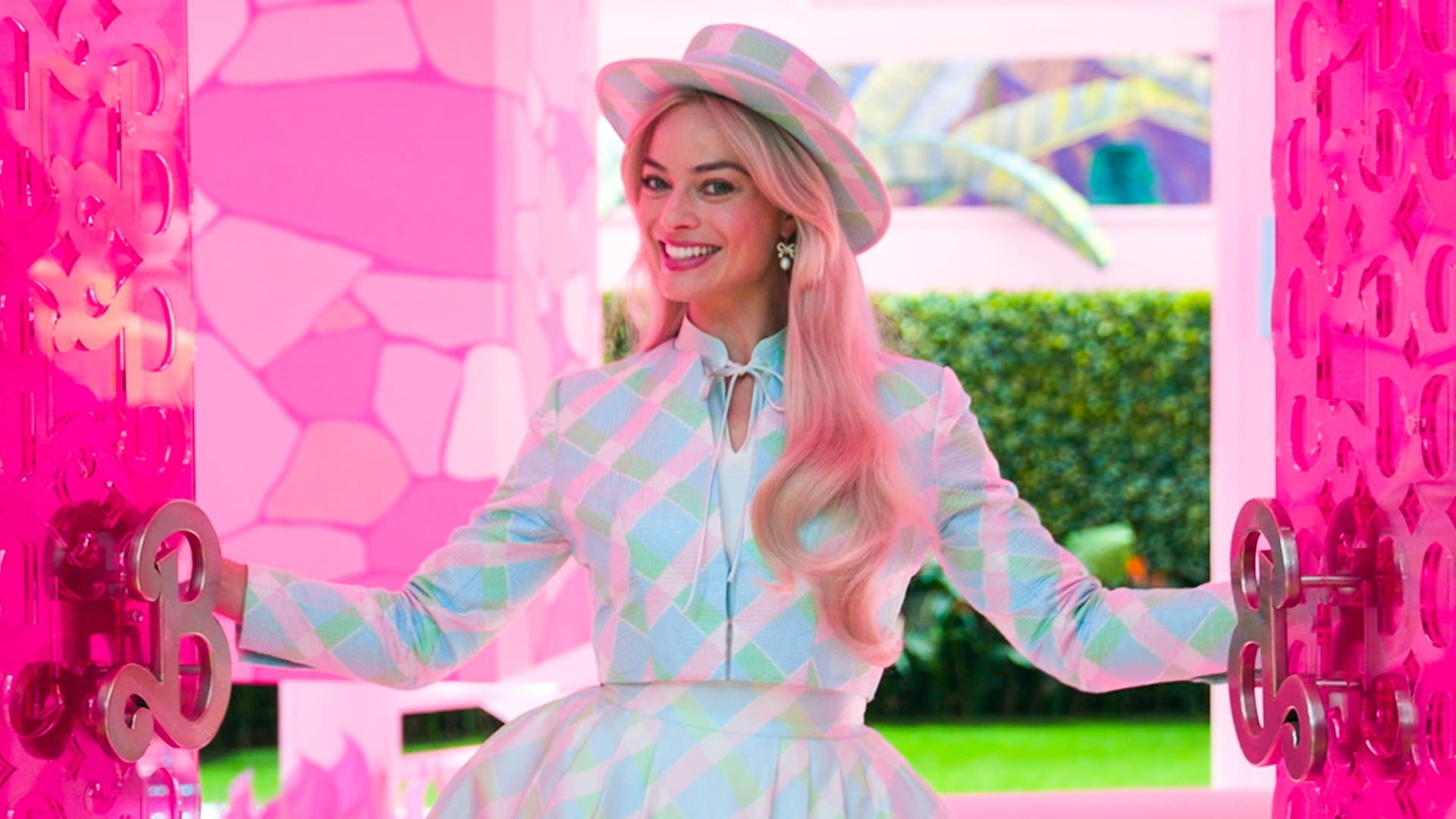 1920x1080 Watch Margot Robbie's Barbie Dreamhouse Tour, Desktop