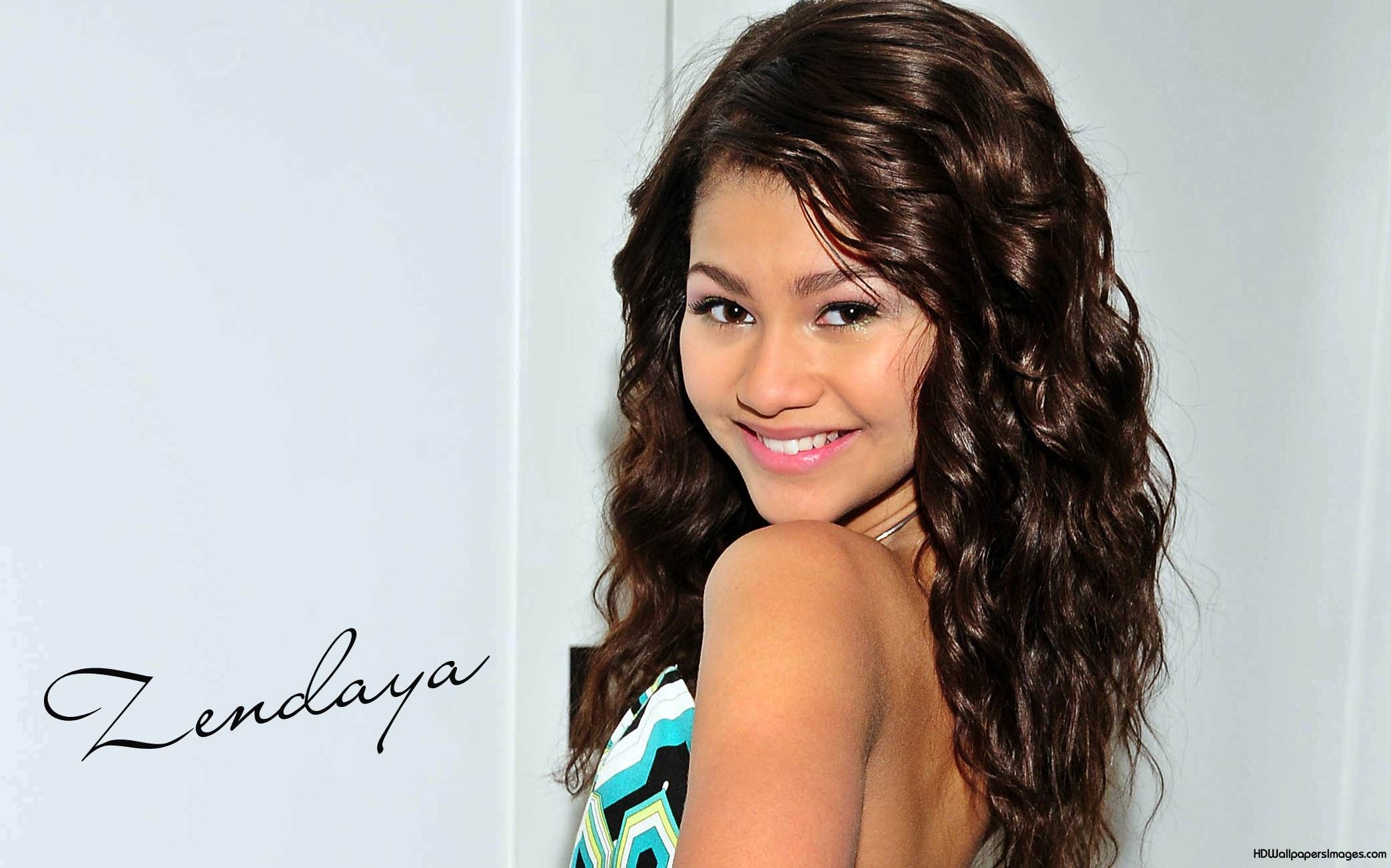 2090x1310 Zendaya. Zendaya Coleman. HD image, Zendaya 2014, Desktop