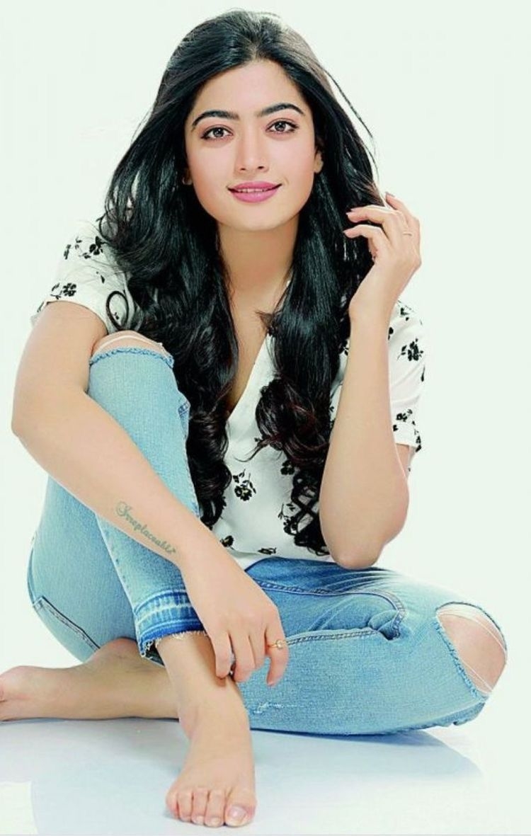 750x1190 Rashmika Mandana. Stylish actresses, Beautiful girl makeup, Beauty full girl, Phone