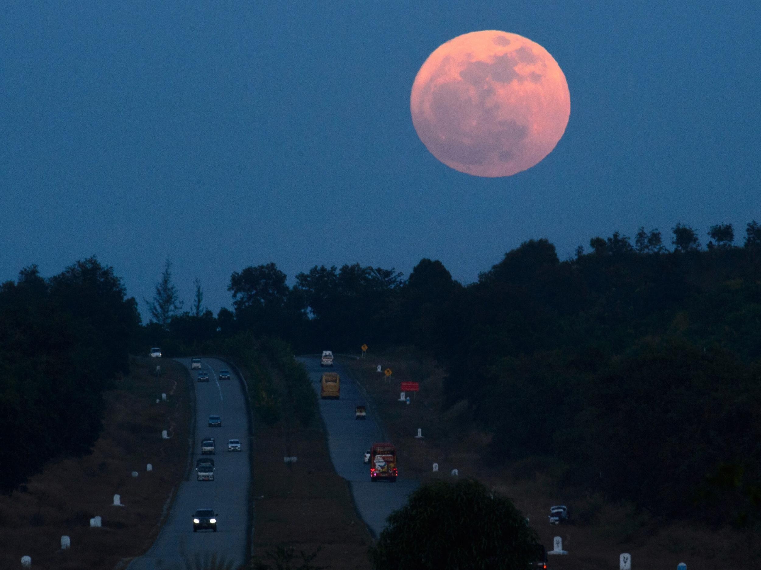 2500x1880 Super blue blood moon: End of January to see stunning collision, Desktop