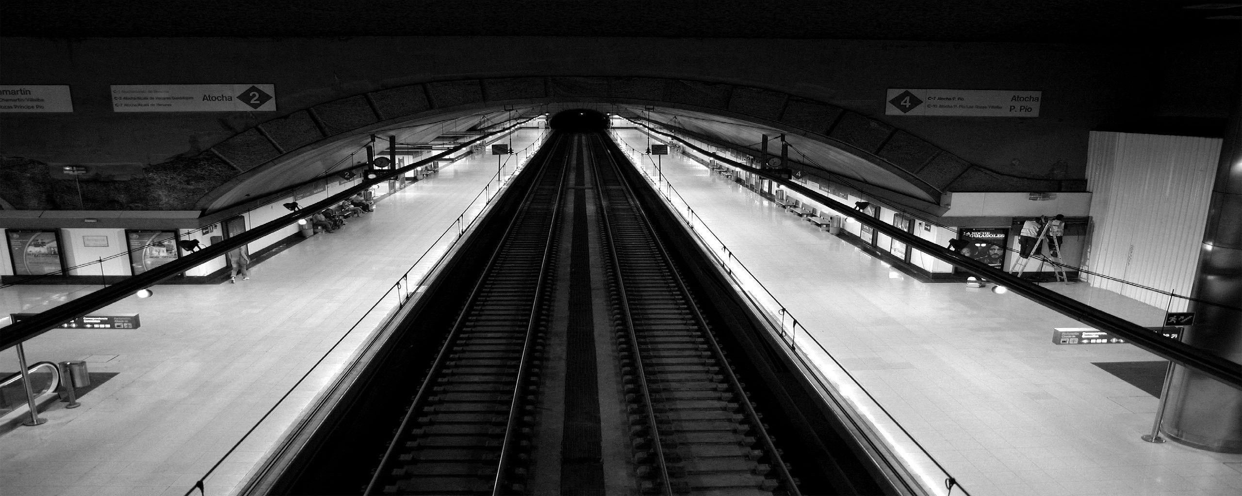 2560x1030 Subway station in black and white  Desktop Dual Screen, Dual Screen