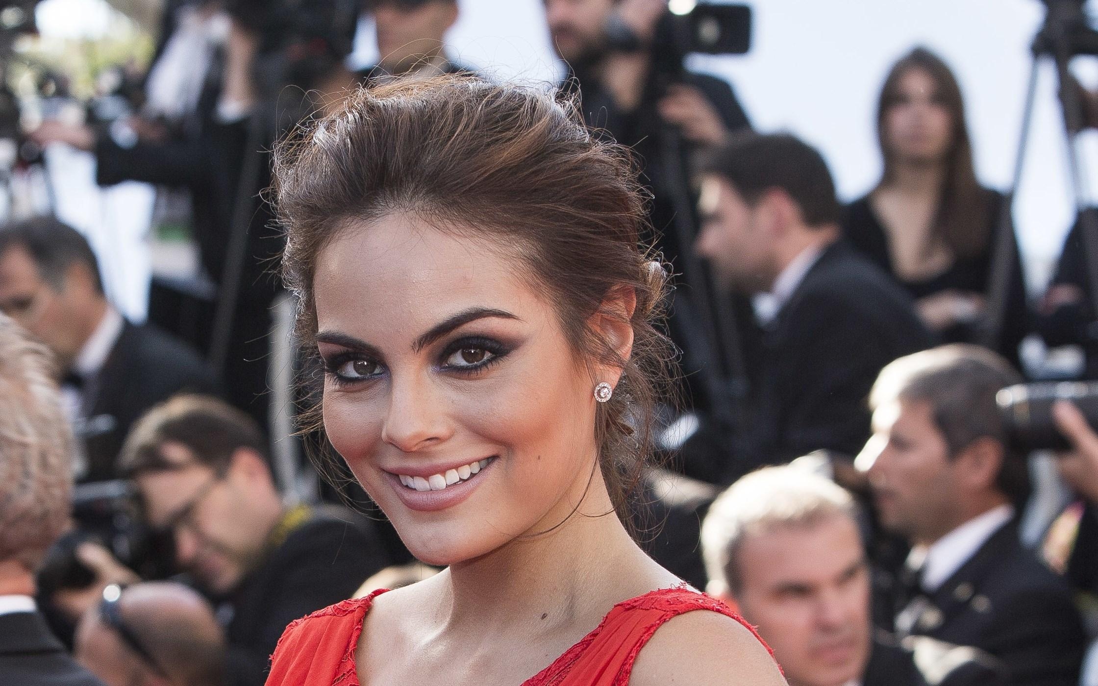 2240x1400 ximena navarrete wallpaper for mac desktop (Renton Edwards ), Desktop