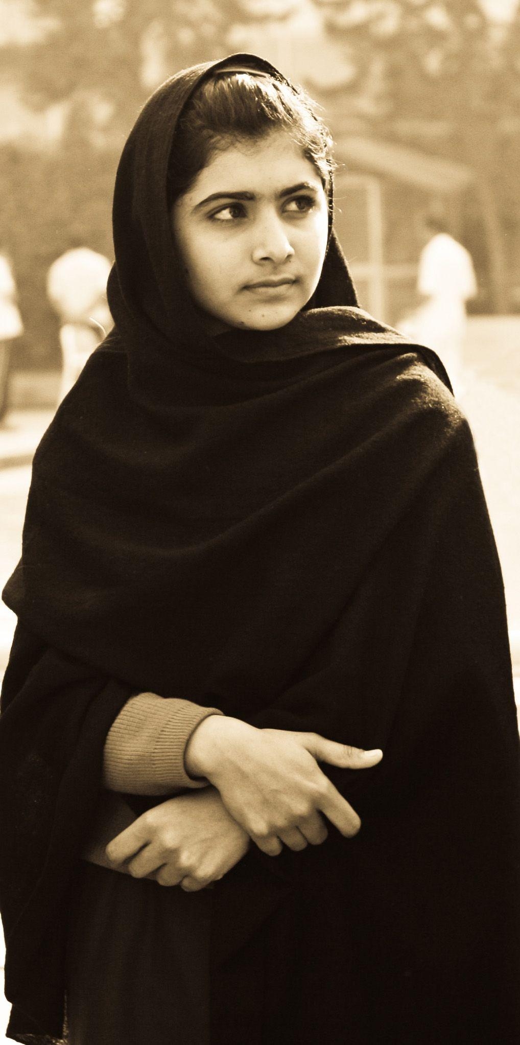 1020x2050 Malala Yousafzai, Phone