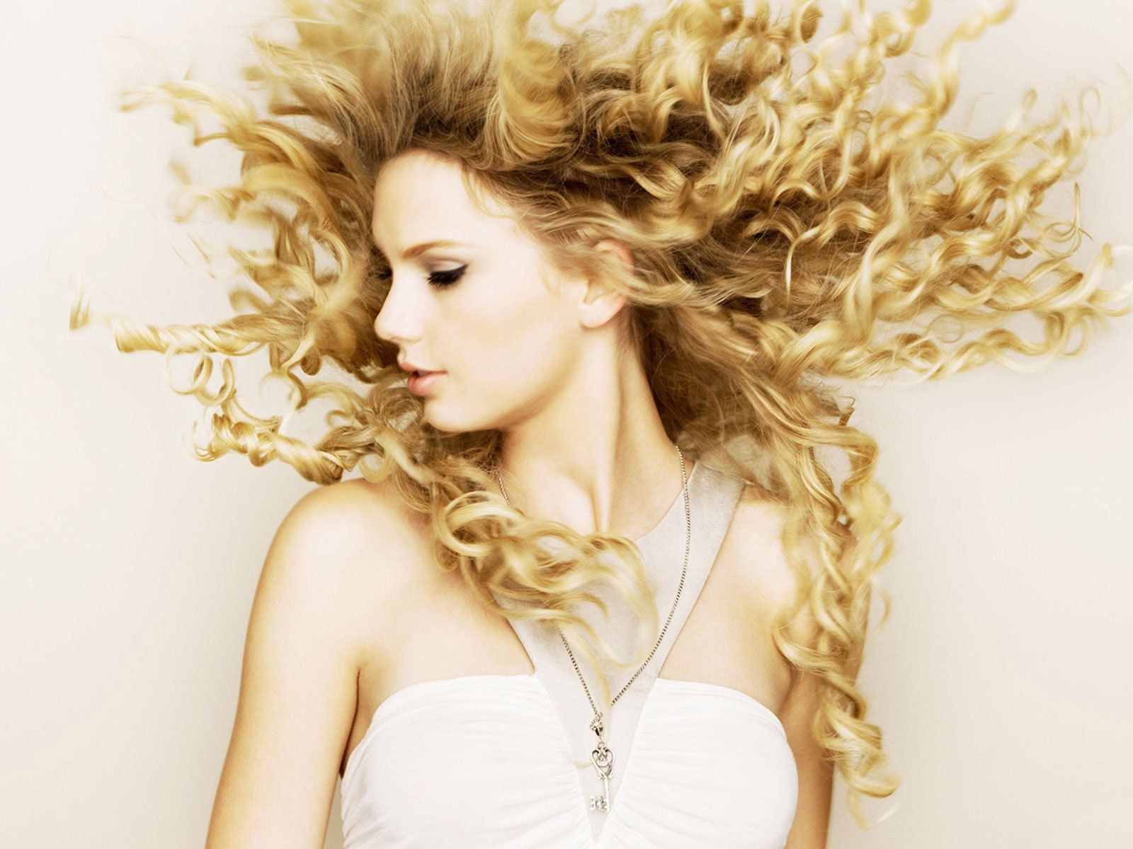 1600x1200 Fearless (Taylor Swift album) Wallpaper, Desktop