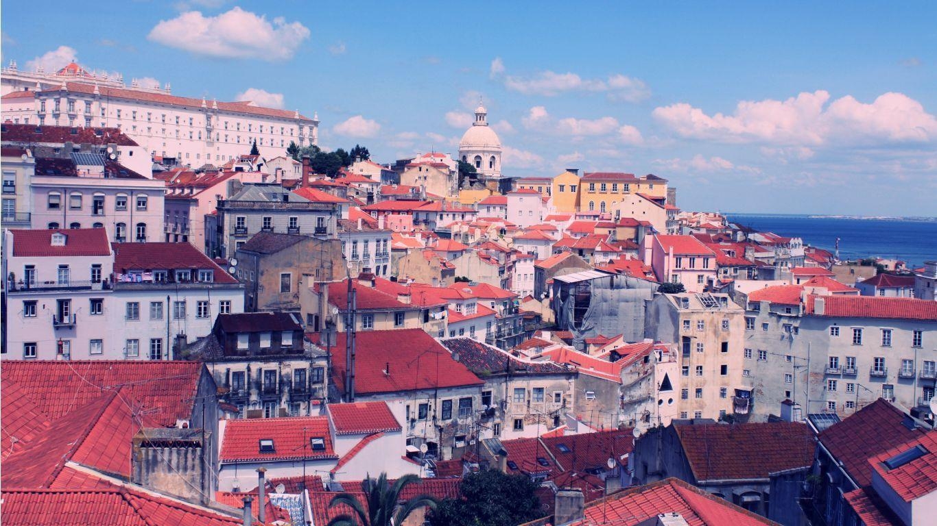 1370x770 Alfama Lisbon HD Wallpaper, Desktop