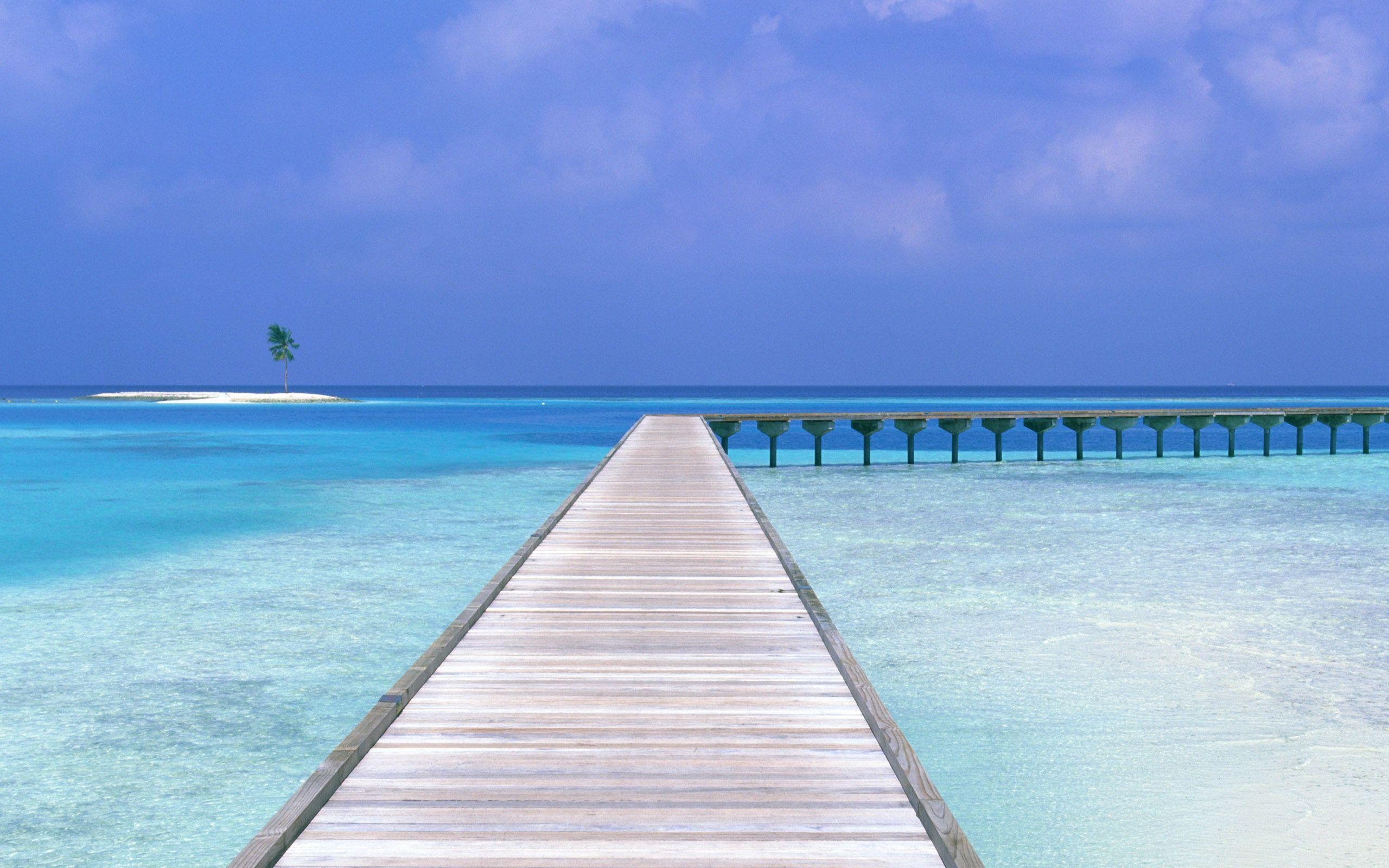 2560x1600 Walkway To Paradise Beach, Desktop