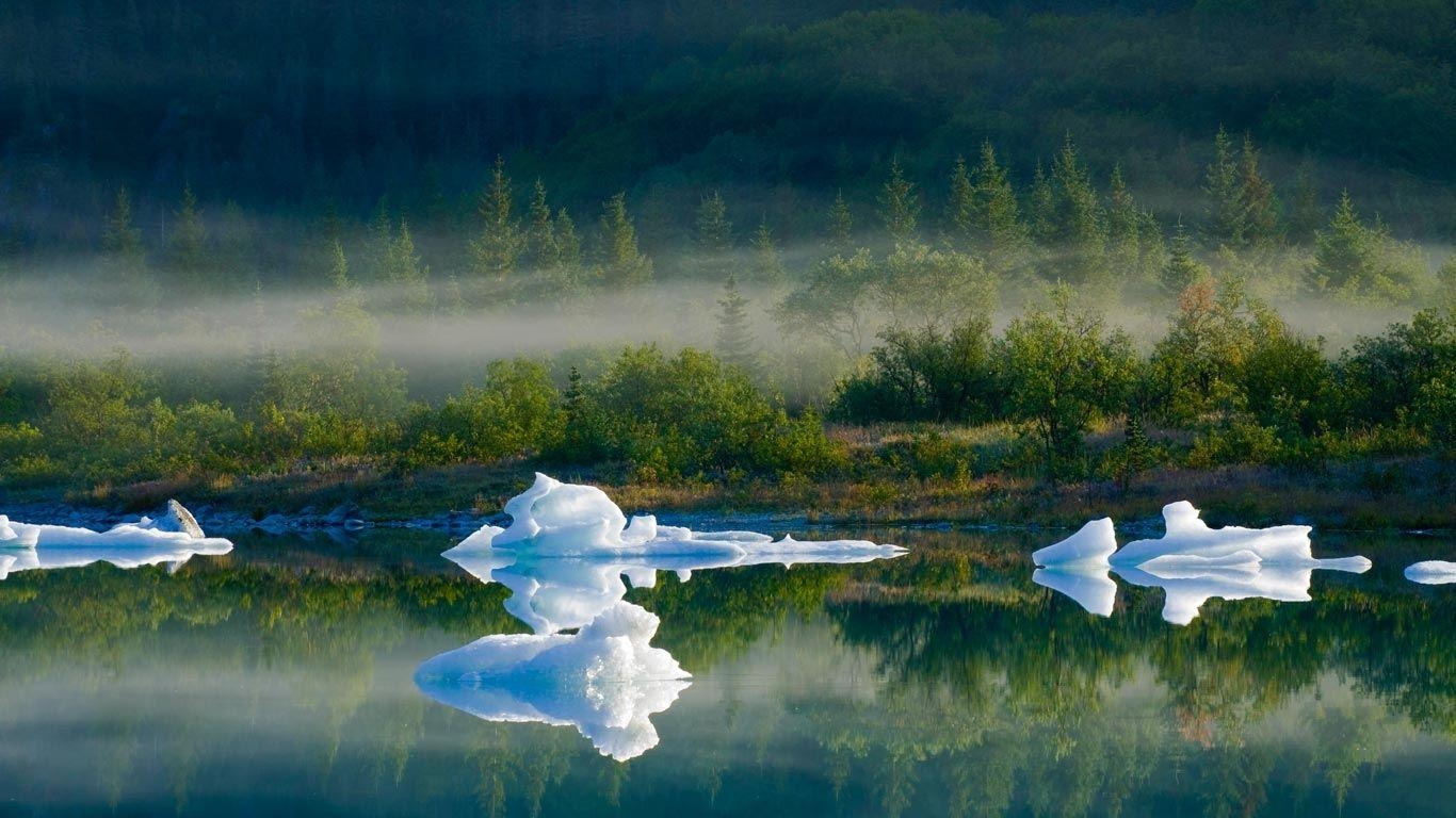 1370x770 bear Glacier Lake In Kenai Fjords National, Desktop