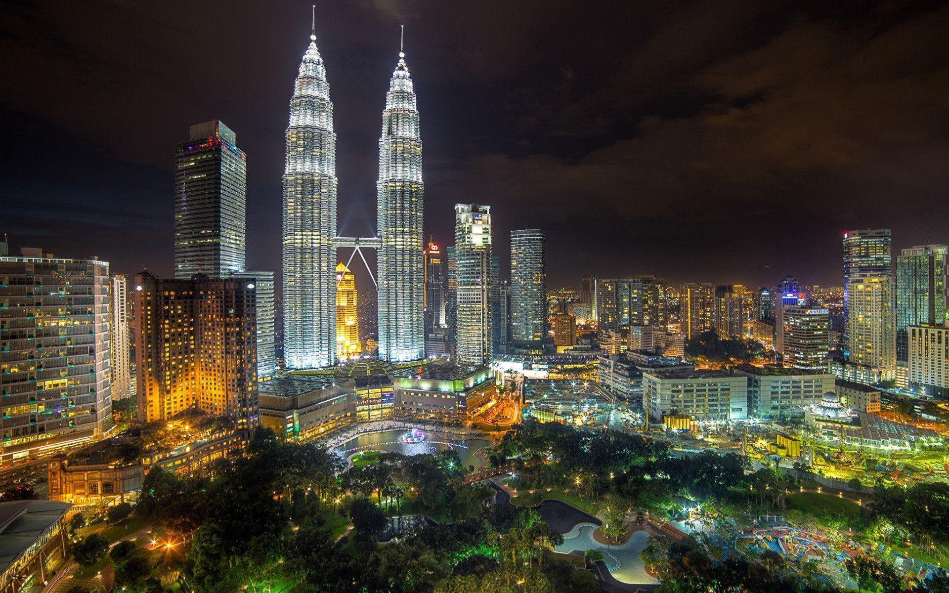 1920x1200 Kuala Lumpur Panoramic View, Petronas Towers, Malaysia widescreen, Desktop