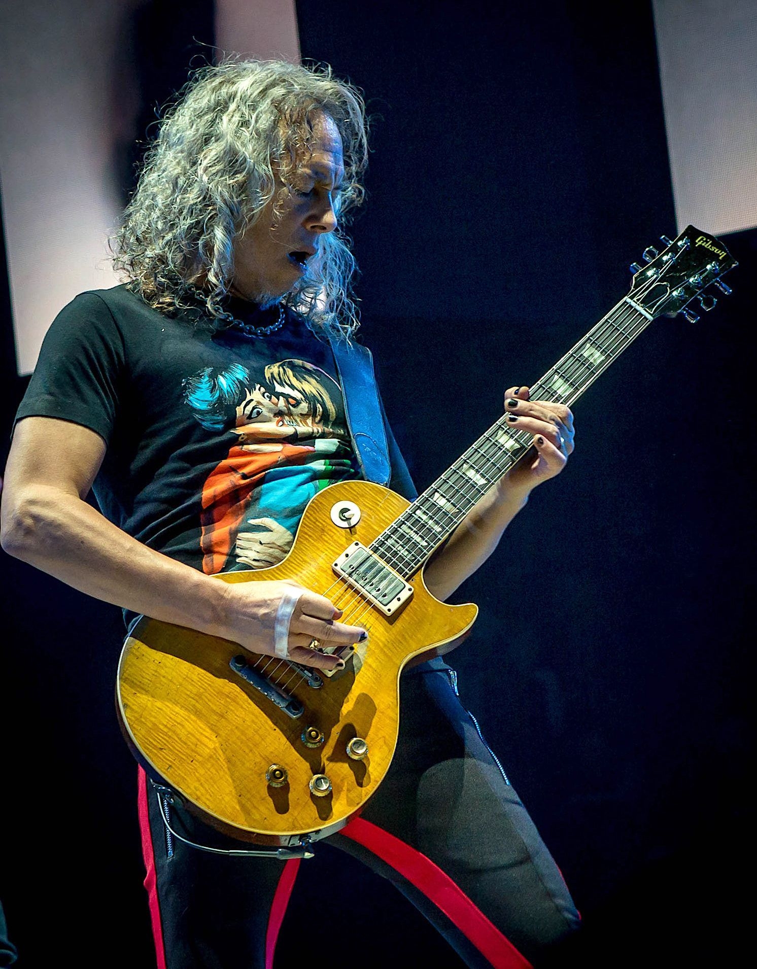 1500x1910 Kirk Hammett with Greeny. Les paul, Kirk hammett, Gibson les paul, Phone